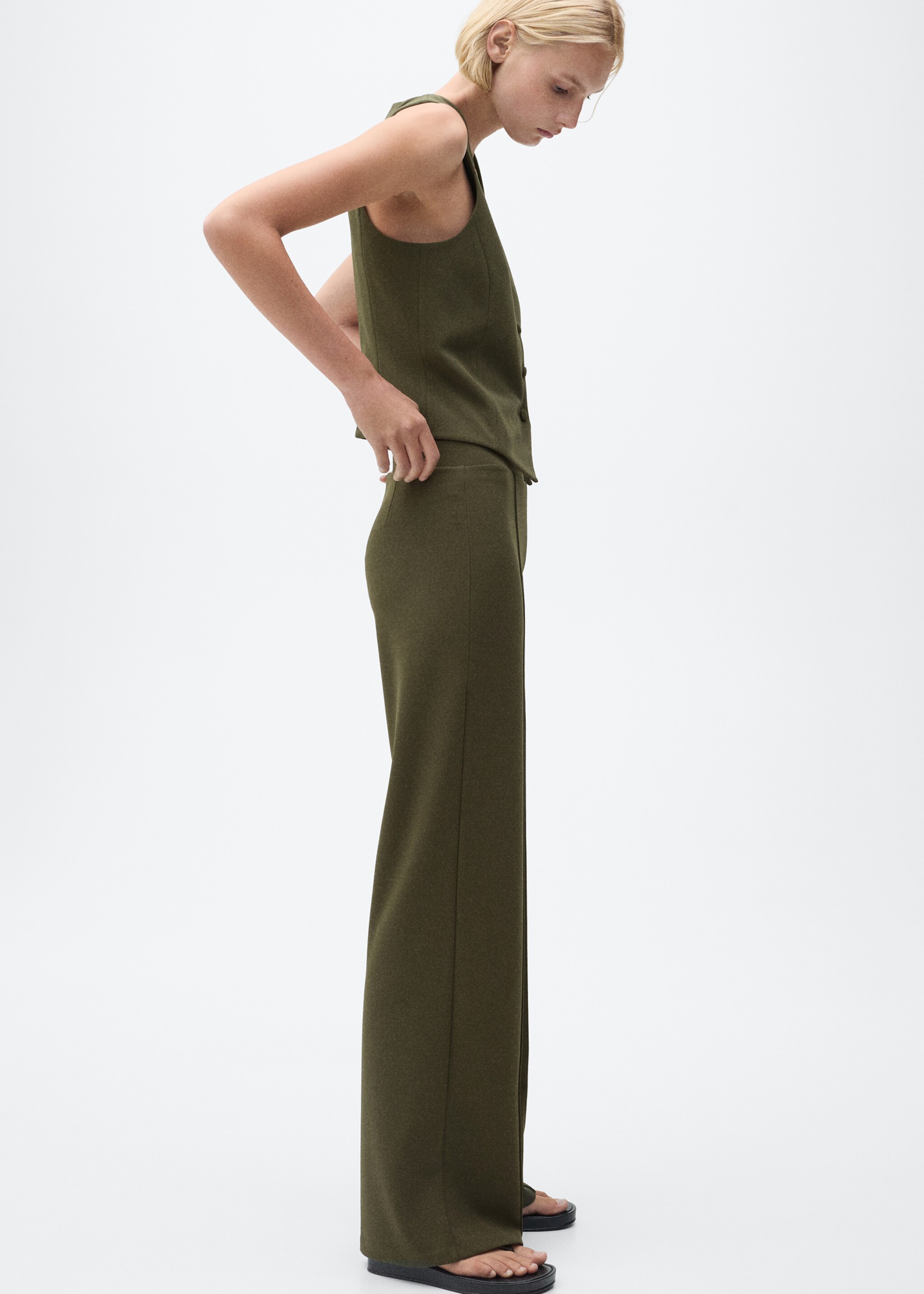 Straight knitted trousers - Details of the article 2, Khaki. Ref: 87073279-00.