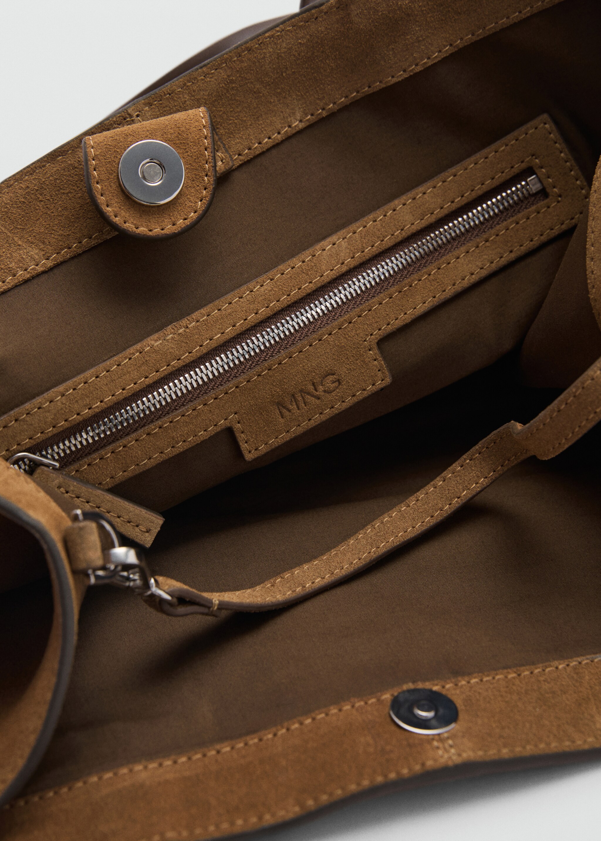 Leather shopper bag with stitching - Details of the article 2, Tobacco Brown. Ref: 87073282-00.