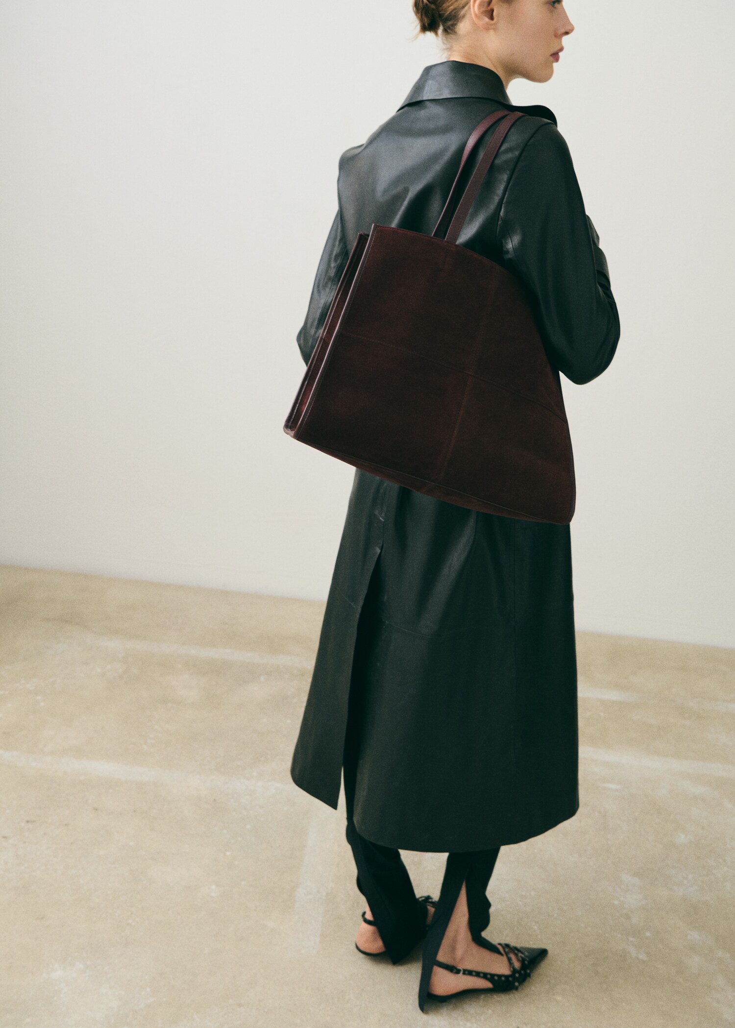 Leather shopper bag with stitching - Details of the article 9