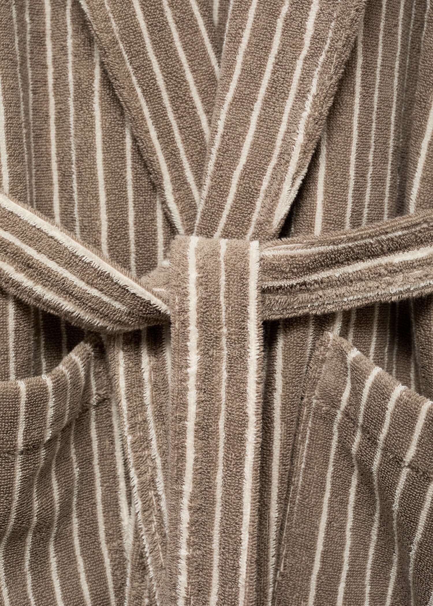 Two-tone striped bathrobe - Details of the article 1
