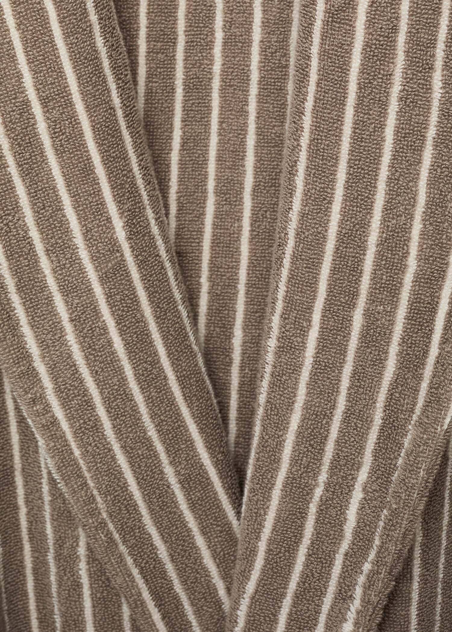 Two-tone striped bathrobe - Details of the article 2