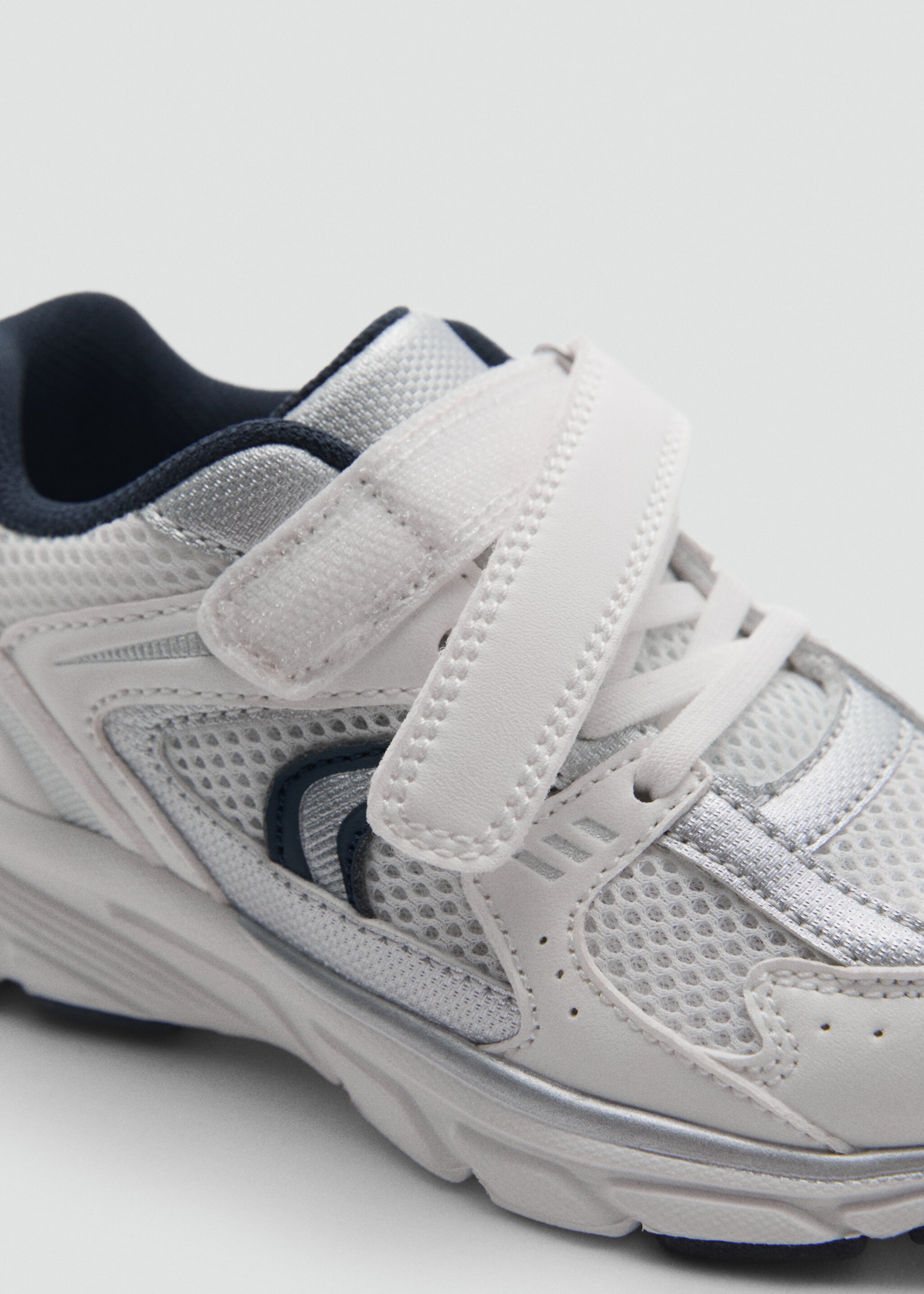 Kombinierte Sneakers mit Klettverschluss - Detail des Artikels 2, Weiß. Ref: 87073639-00.