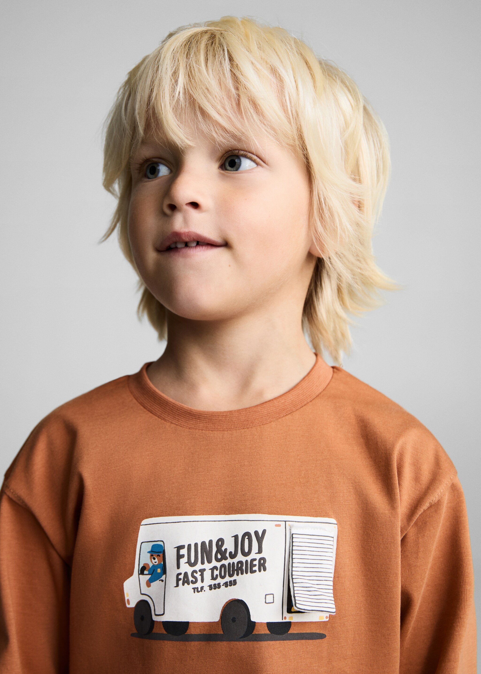 T-shirt with print drawing - Details of the article 1, Caramel. Ref: 87073641-00.