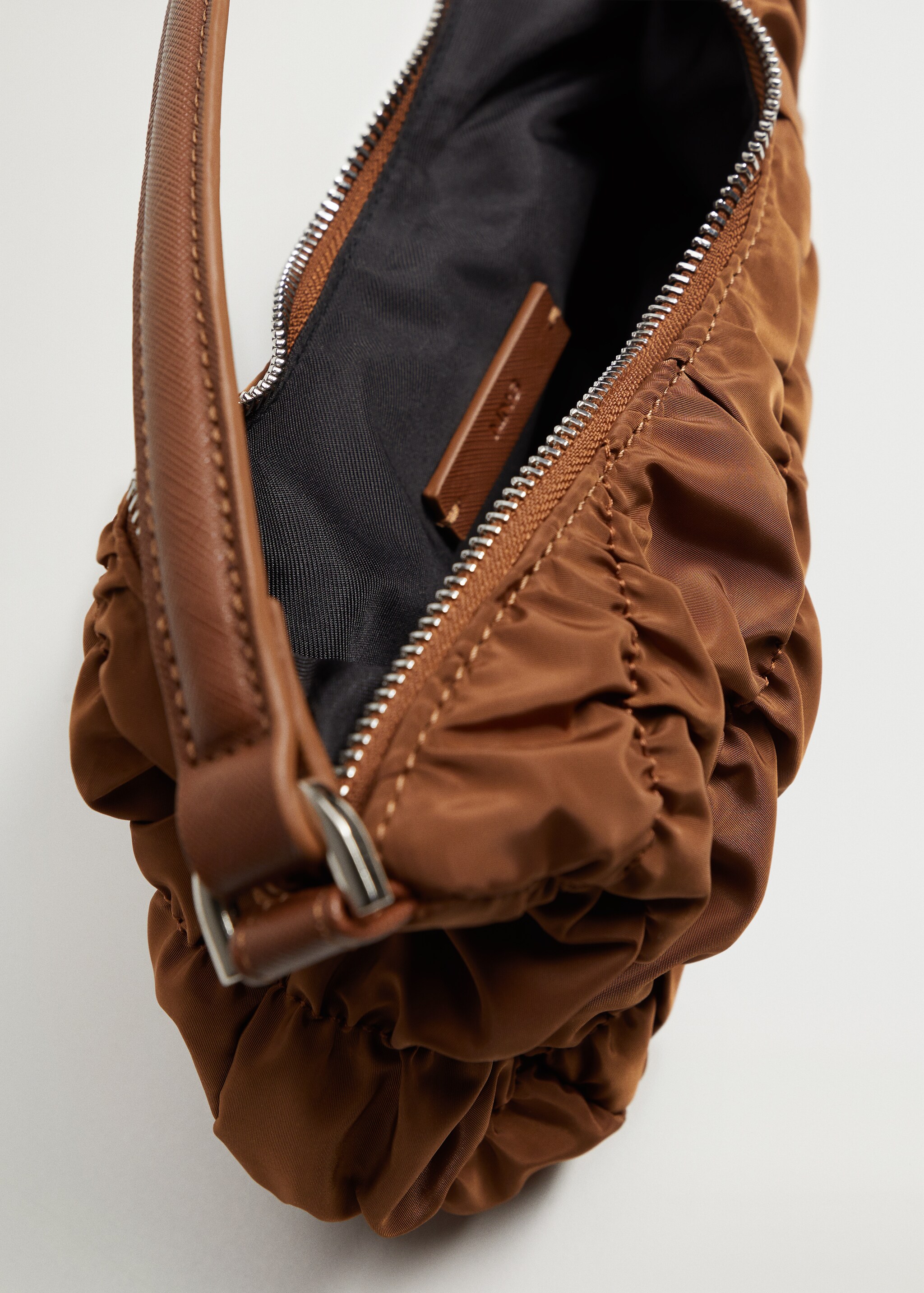 Ruched baguette bag - Details of the article 2