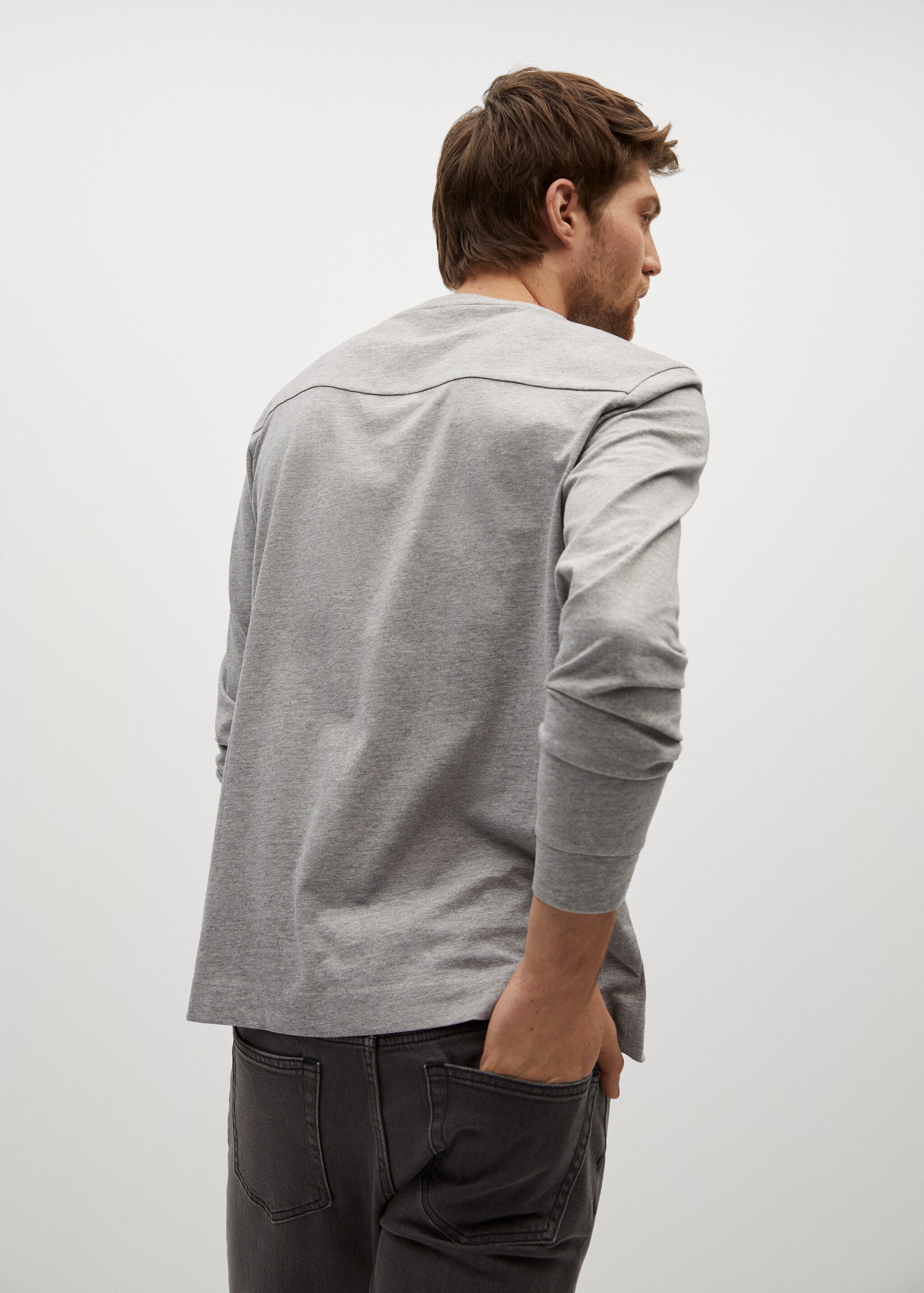 Long sleeve cotton t-shirt - Reverse of the article