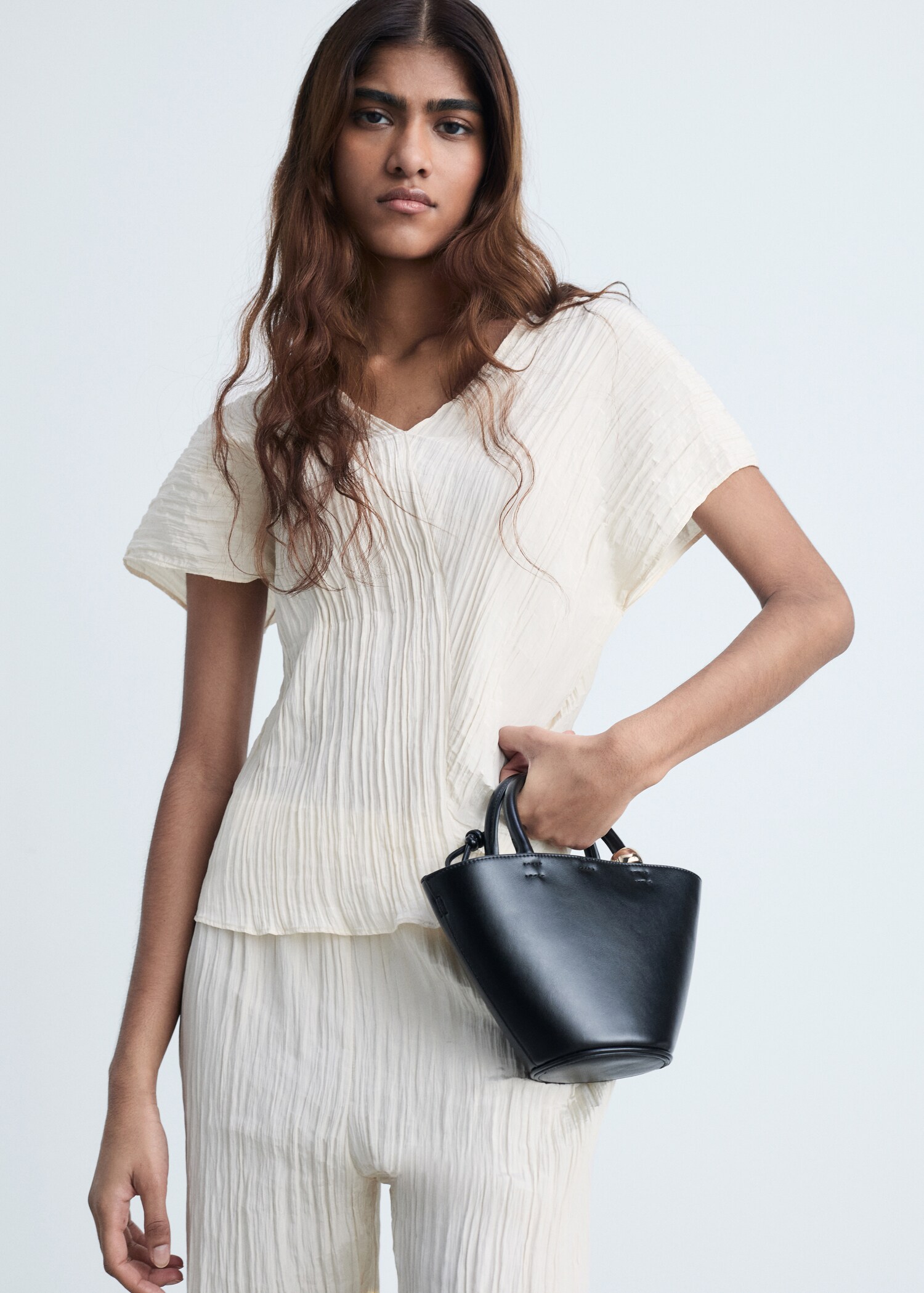 Wrinkled effect V-neck top - Medium plane