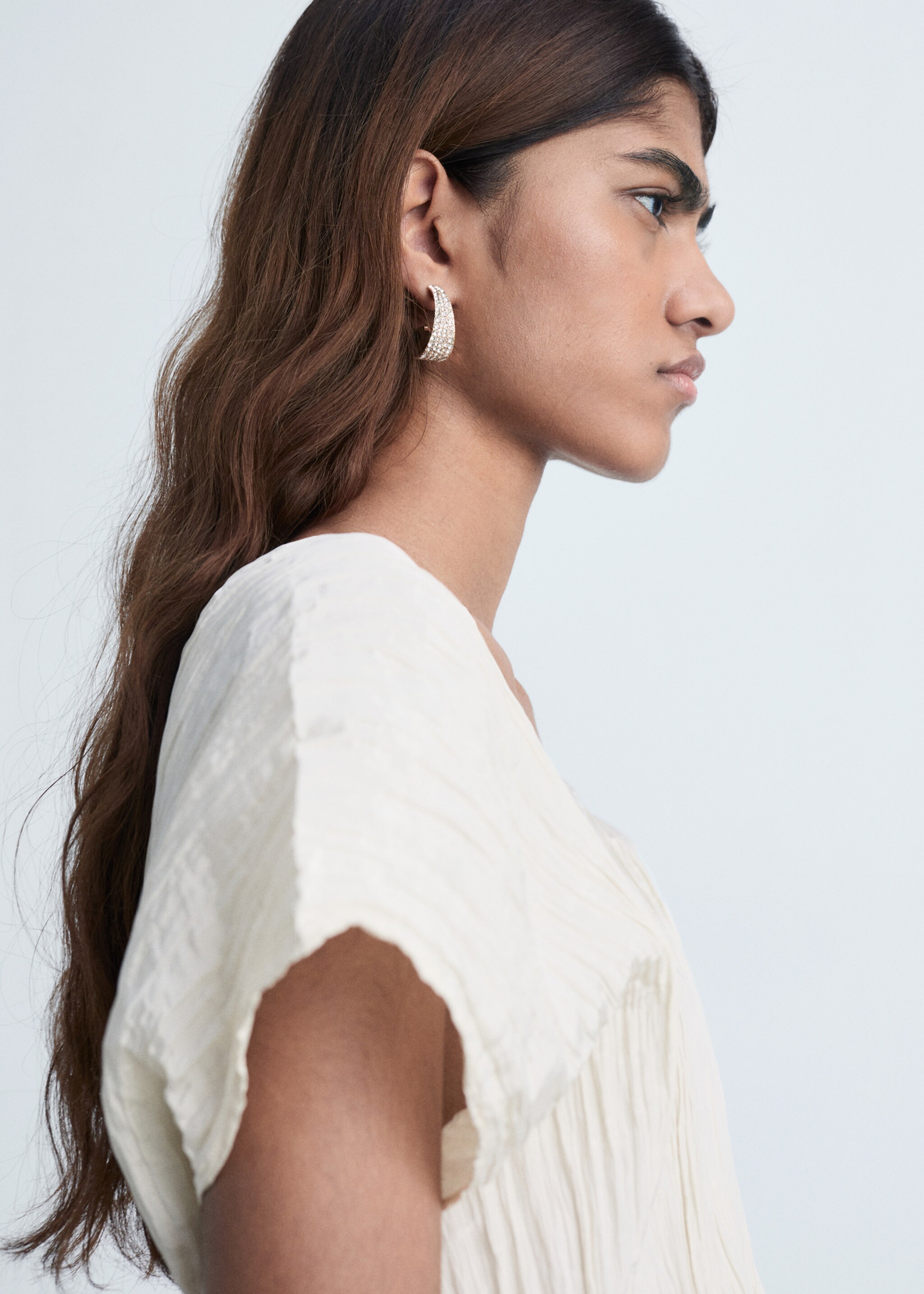 Wrinkled effect V-neck top - Details of the article 1, Vanilla. Ref: 87074064-00.