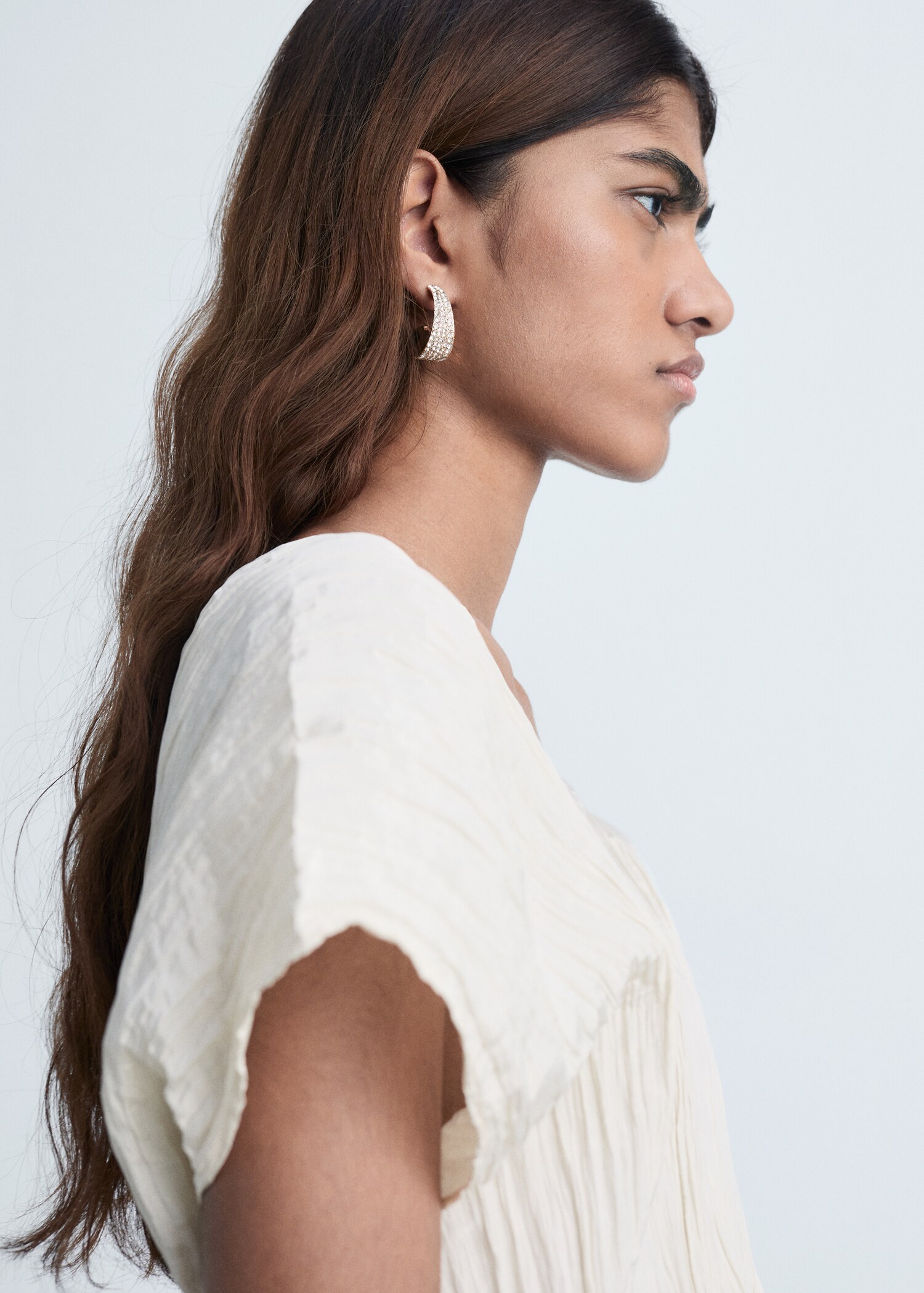 Wrinkled effect V-neck top - Details of the article 1