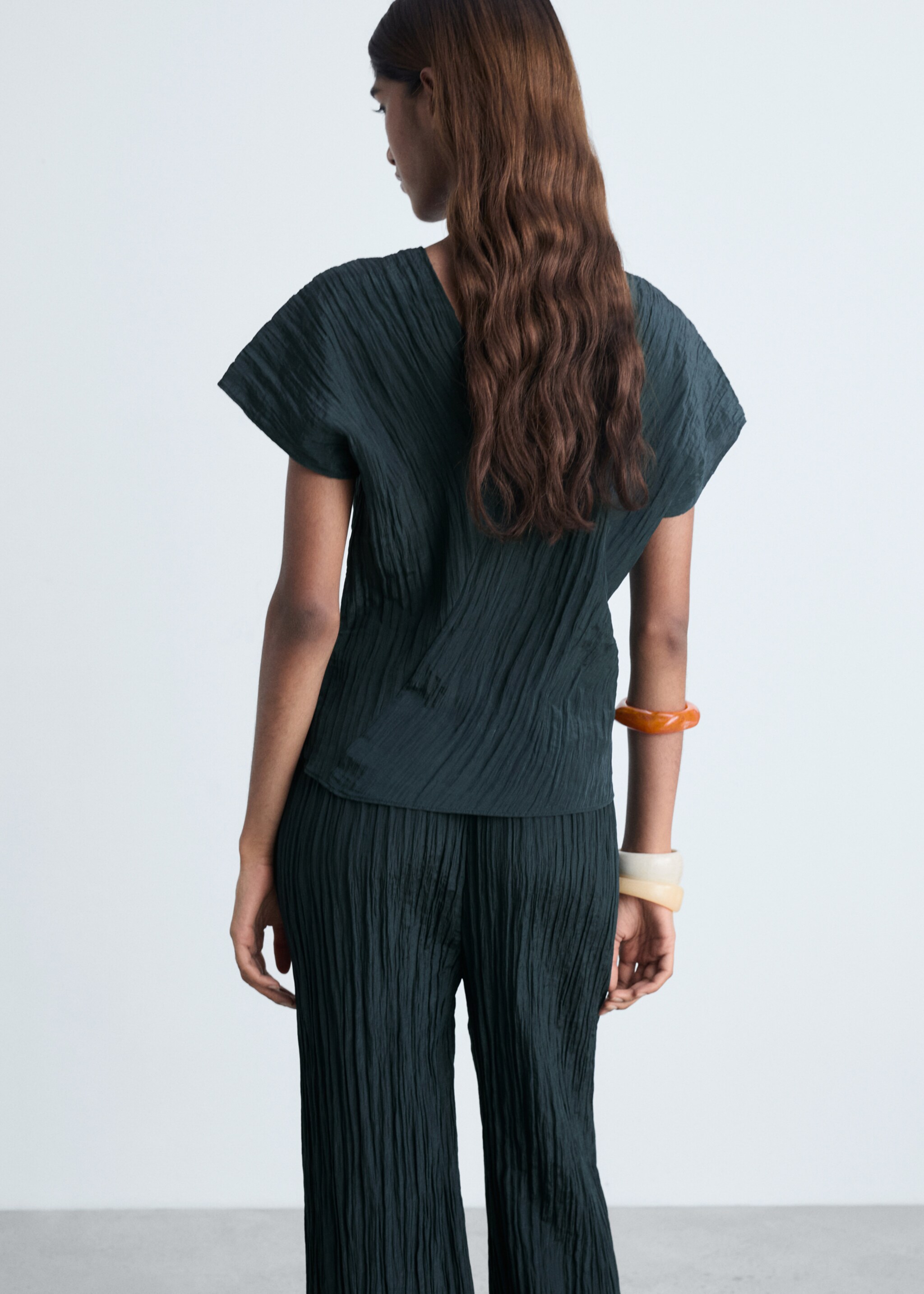 Wrinkled effect V-neck top - Reverse of the article, Blue. Ref: 87074064-00.