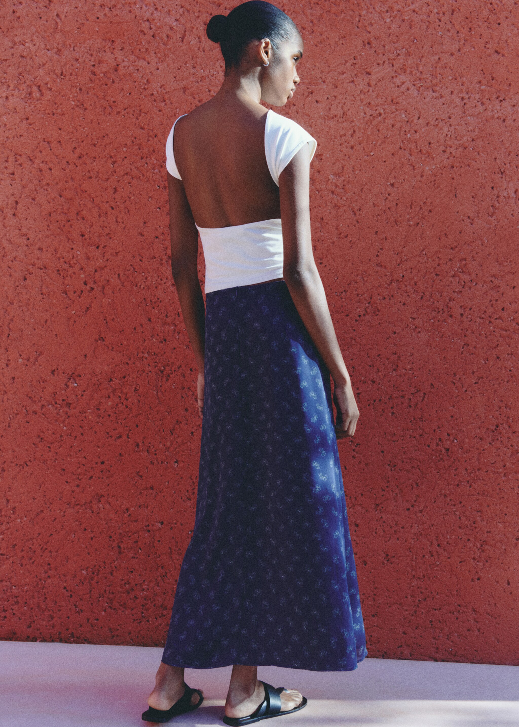 Printed long skirt - Details of the article 6, Dark Navy. Ref: 87074067-00.