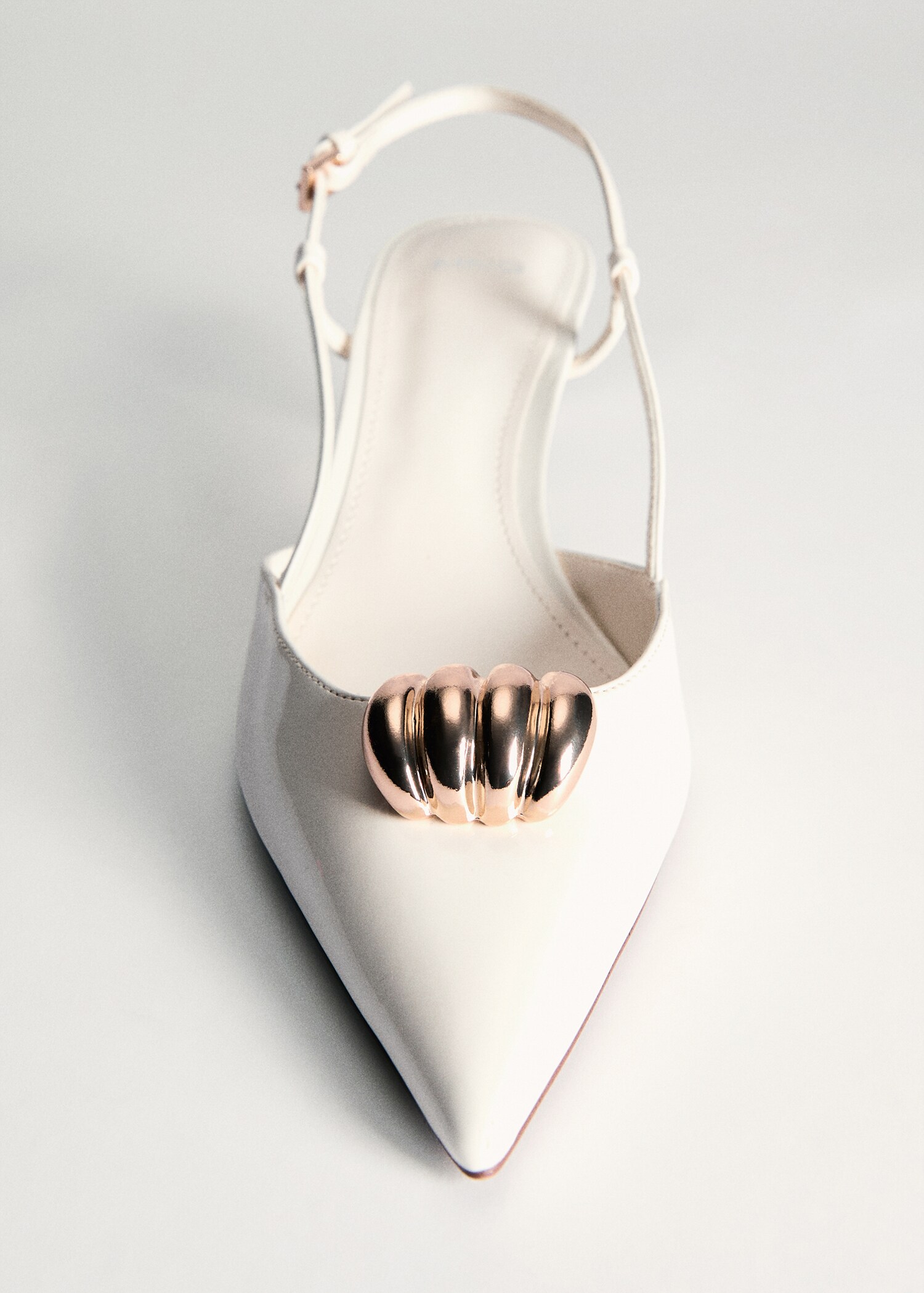 High-heeled shoes with metallic detail - Details of the article 5