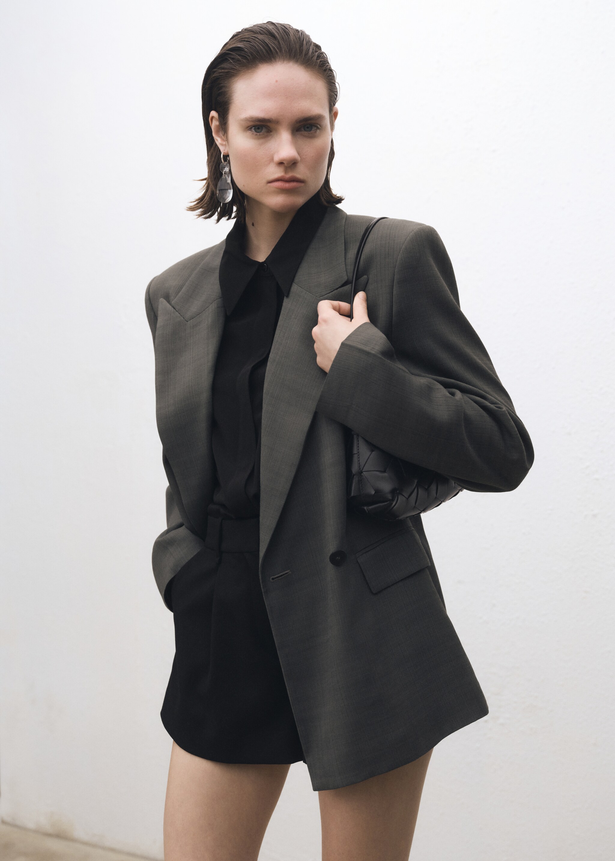Satin silk shirt - Details of the article 2, Black. Ref: 87074079-00.