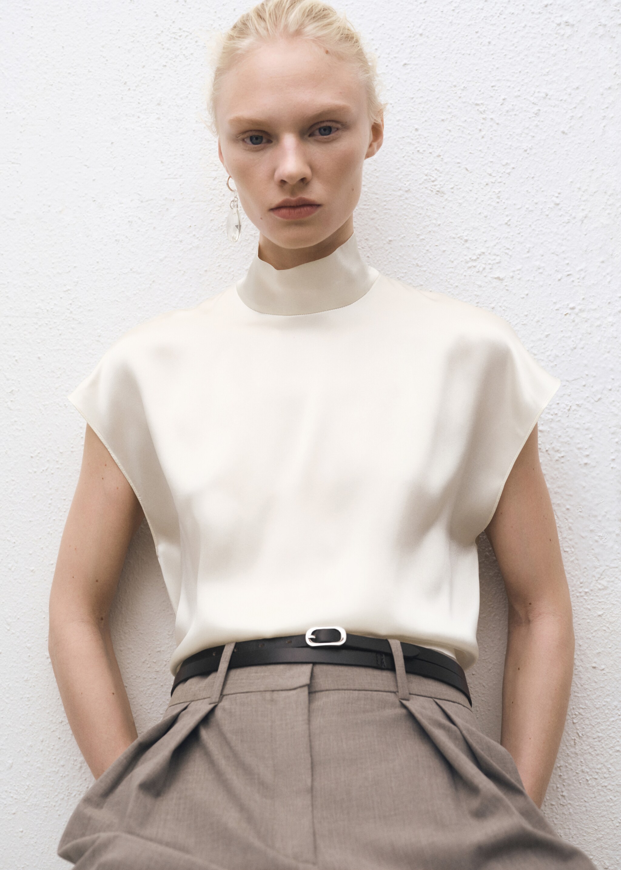 High neck silk blouse - Medium plane, Ecru. Ref: 87074081-00.