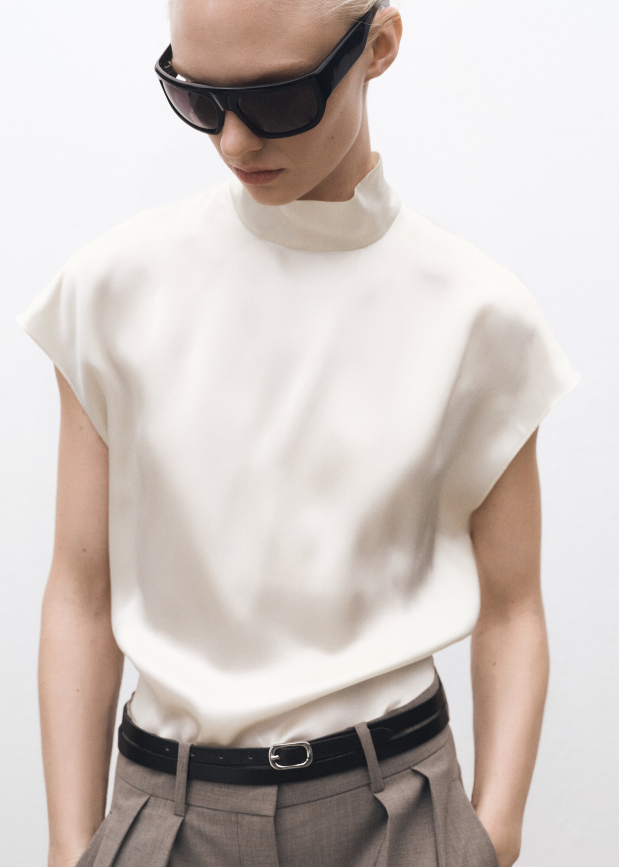 High neck silk blouse - Details of the article 1, Ecru. Ref: 87074081-00.