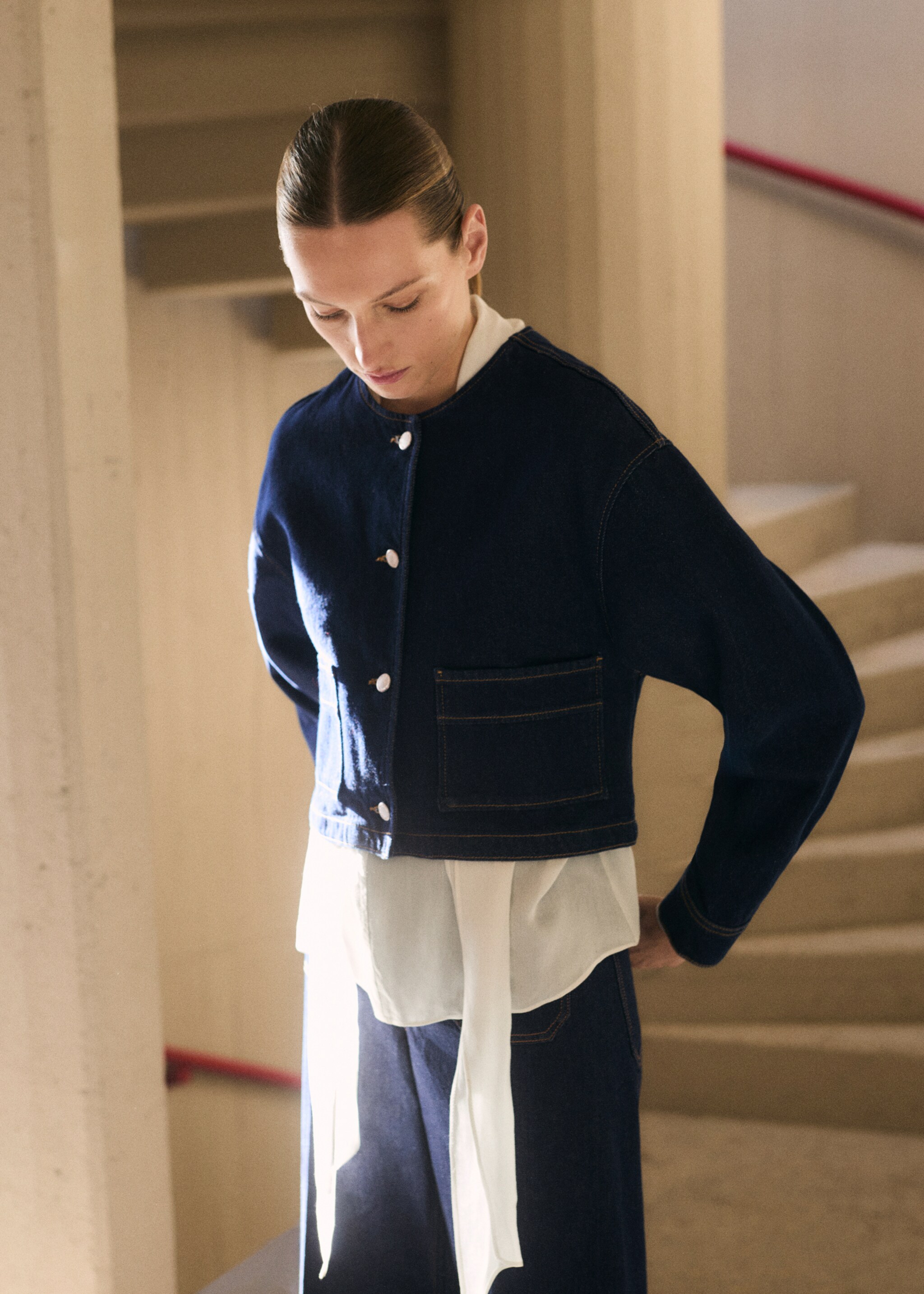 Rinse-wash denim jacket - Details of the article 2, Open Blue. Ref: 87074082-00.