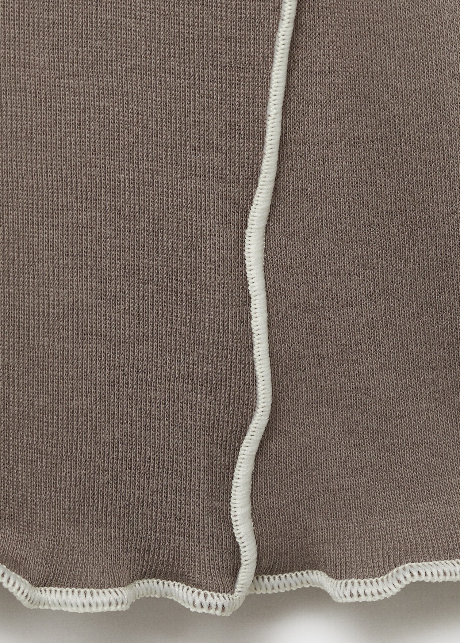 Crop top t-shirt with contrasting trim - Details of the article 0