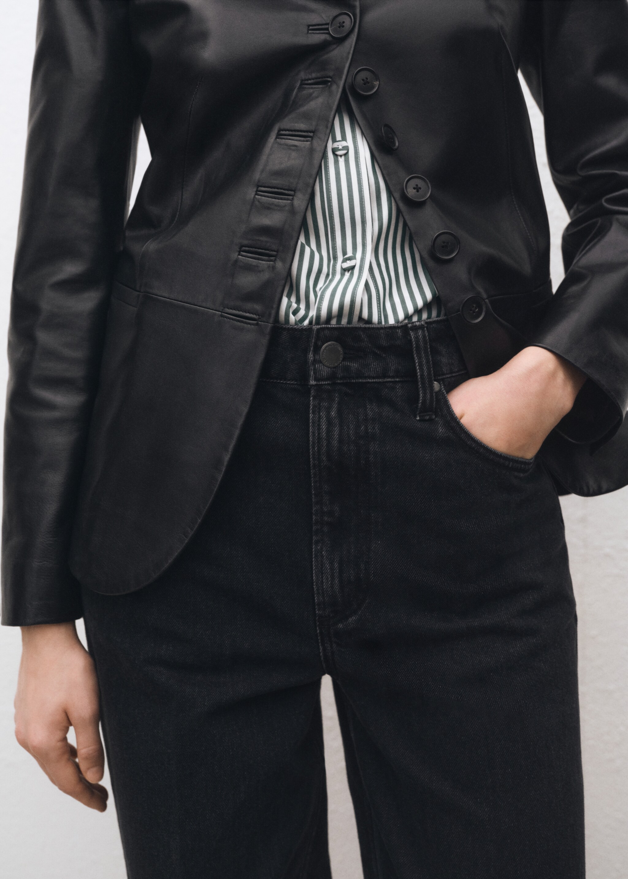 High waist straight jeans - Details of the article 1, Black denim. Ref: 87074091-00.