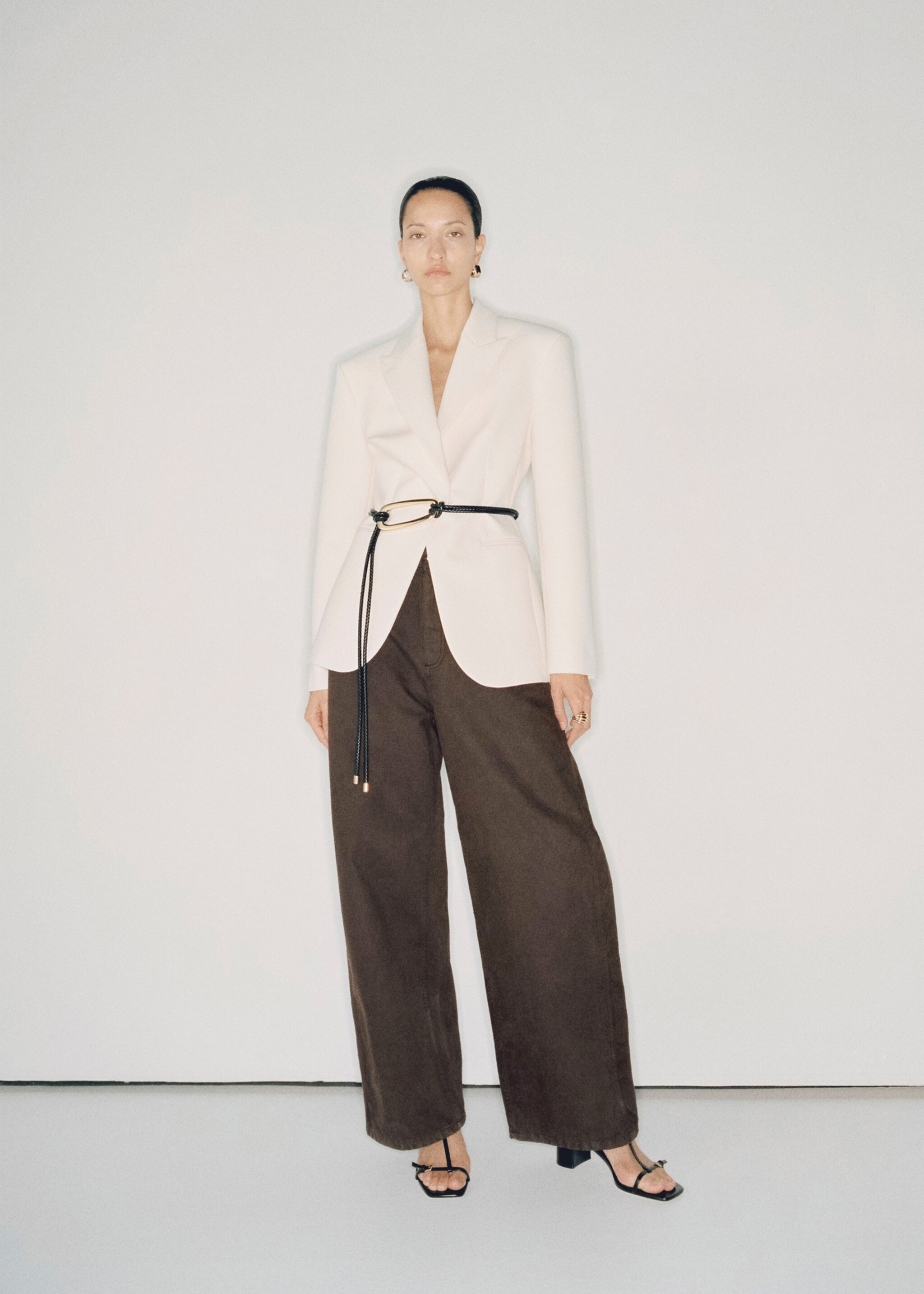 High-waist ballonjeans - Detail van het artikel 7, Chocoladebruin. Ref: 87074094-00.