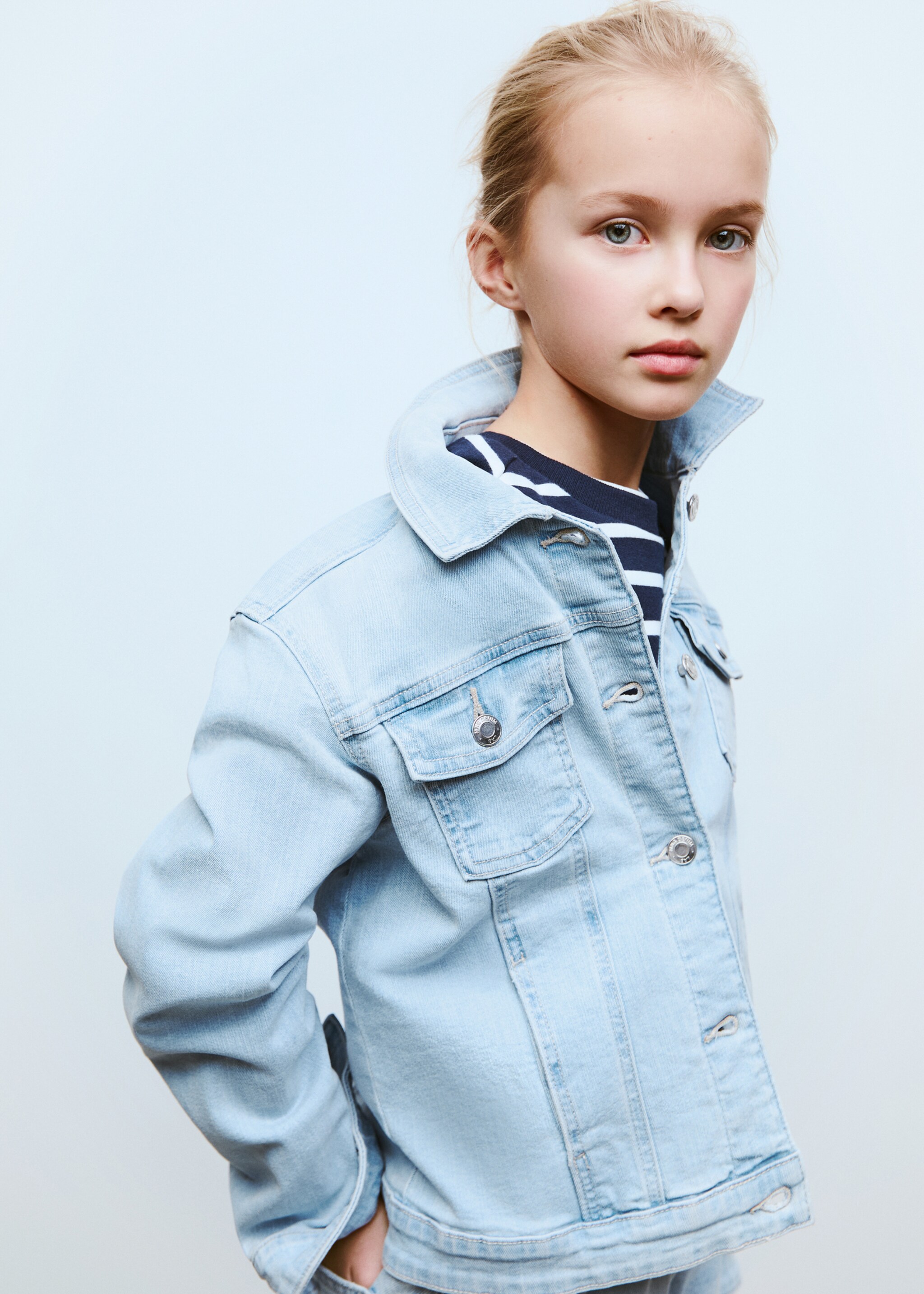 Denim jacket - Details of the article 2, Light Blue. Ref: 87074386-00.