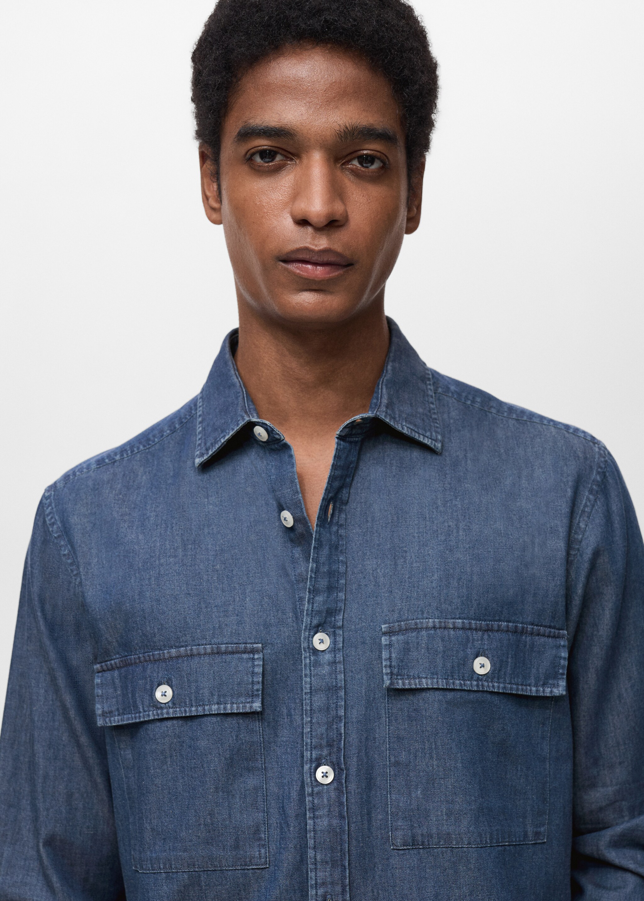 100% cotton chambray shirt - Details of the article 1, Dark Blue. Ref: 87074407-00.