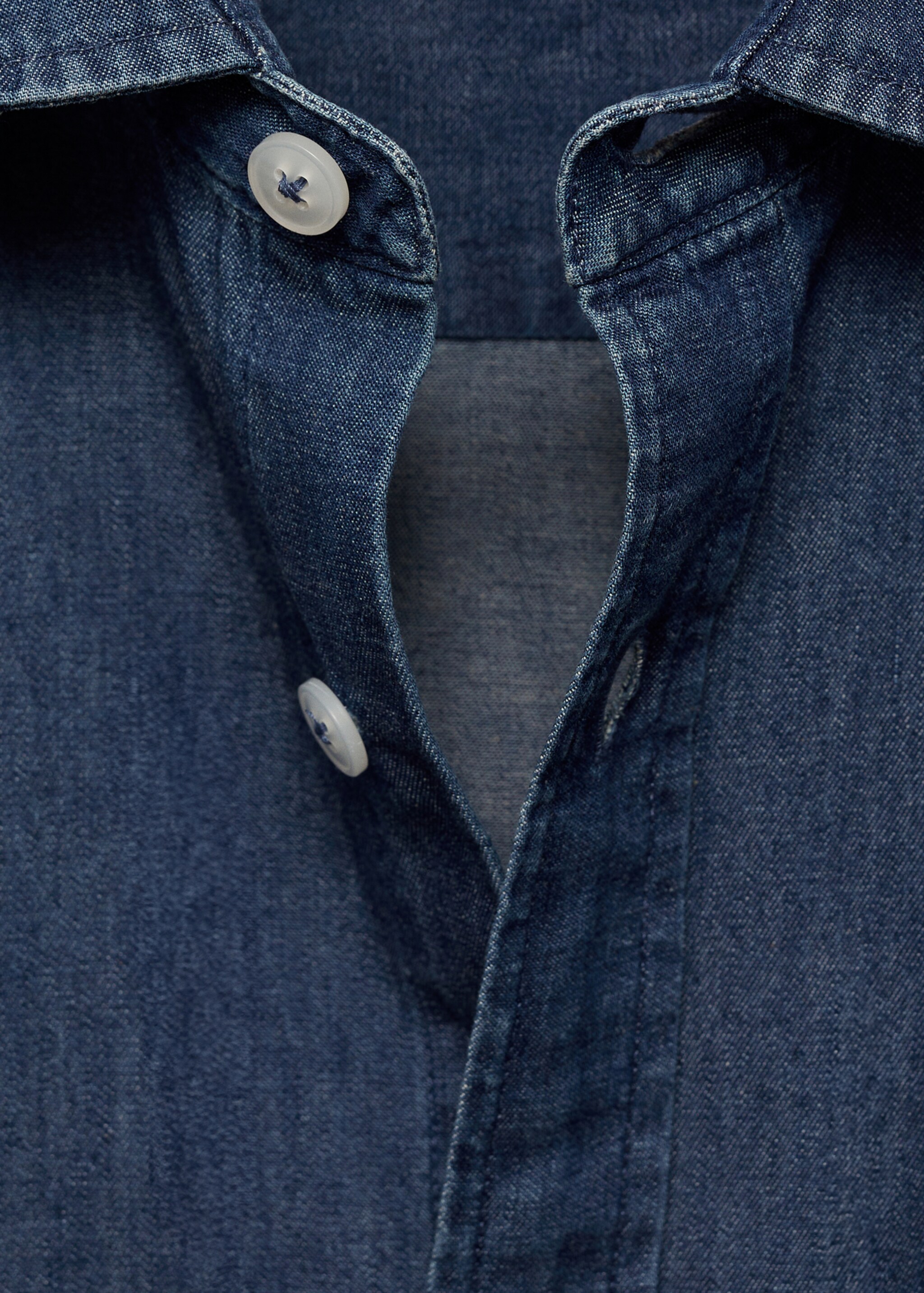 100% cotton chambray shirt - Details of the article 8, Dark Blue. Ref: 87074407-00.