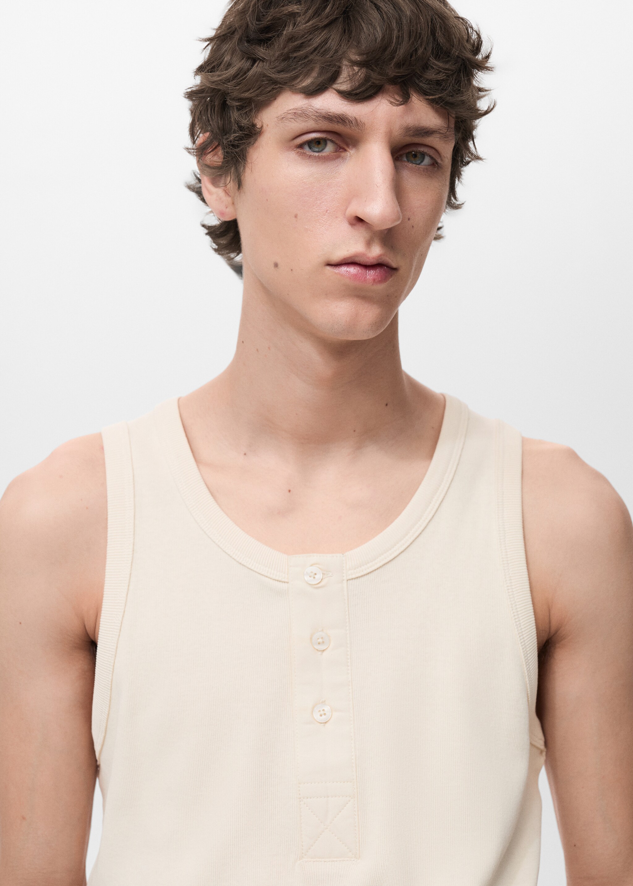 100% cotton t-shirt with buttons - Details of the article 1, Ecru. Ref: 87074409-00.