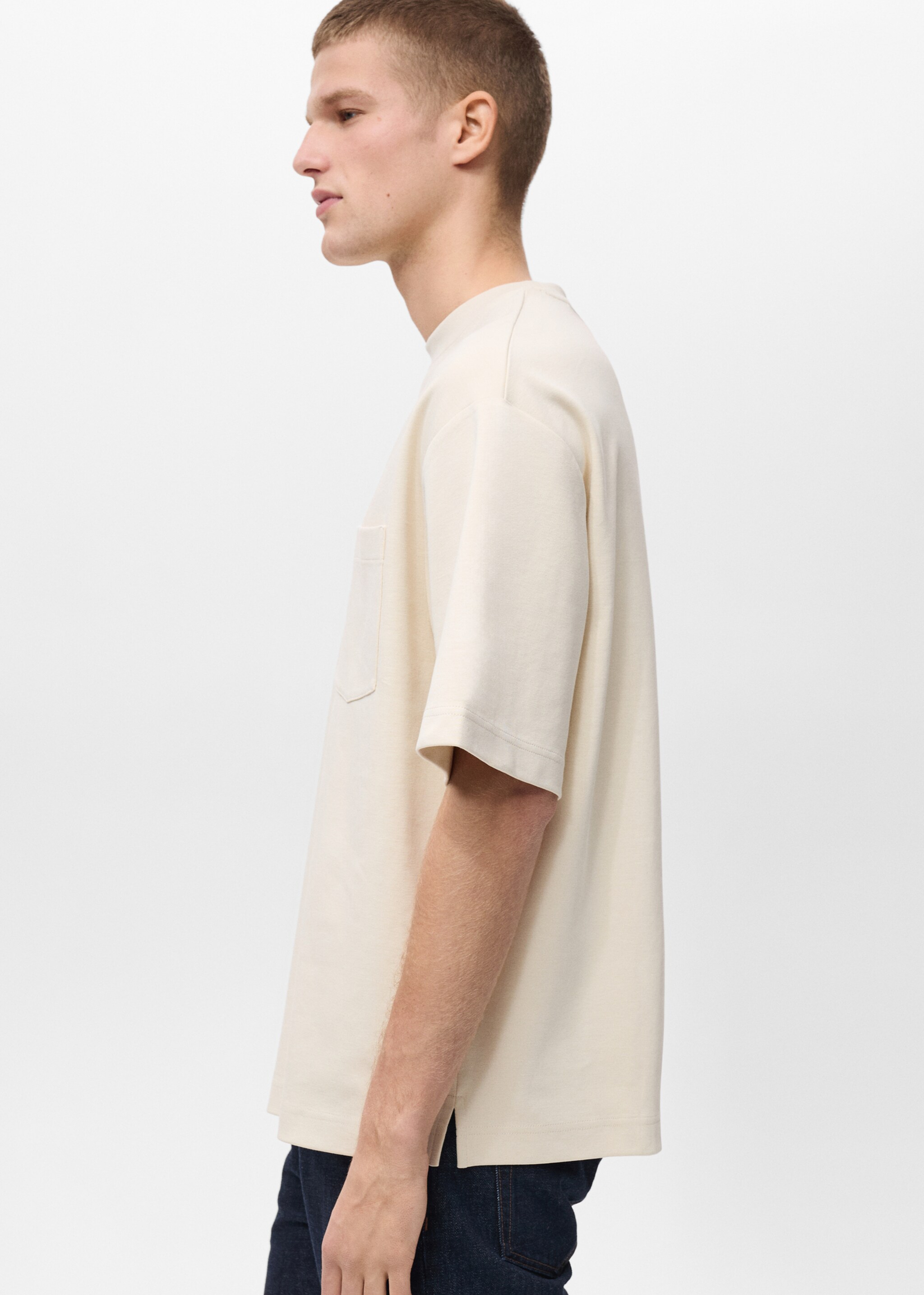 Oversized-T-Shirt aus Baumwolle mit Tasche - Detail des Artikels 2, Ecru. Ref: 87074416-00.