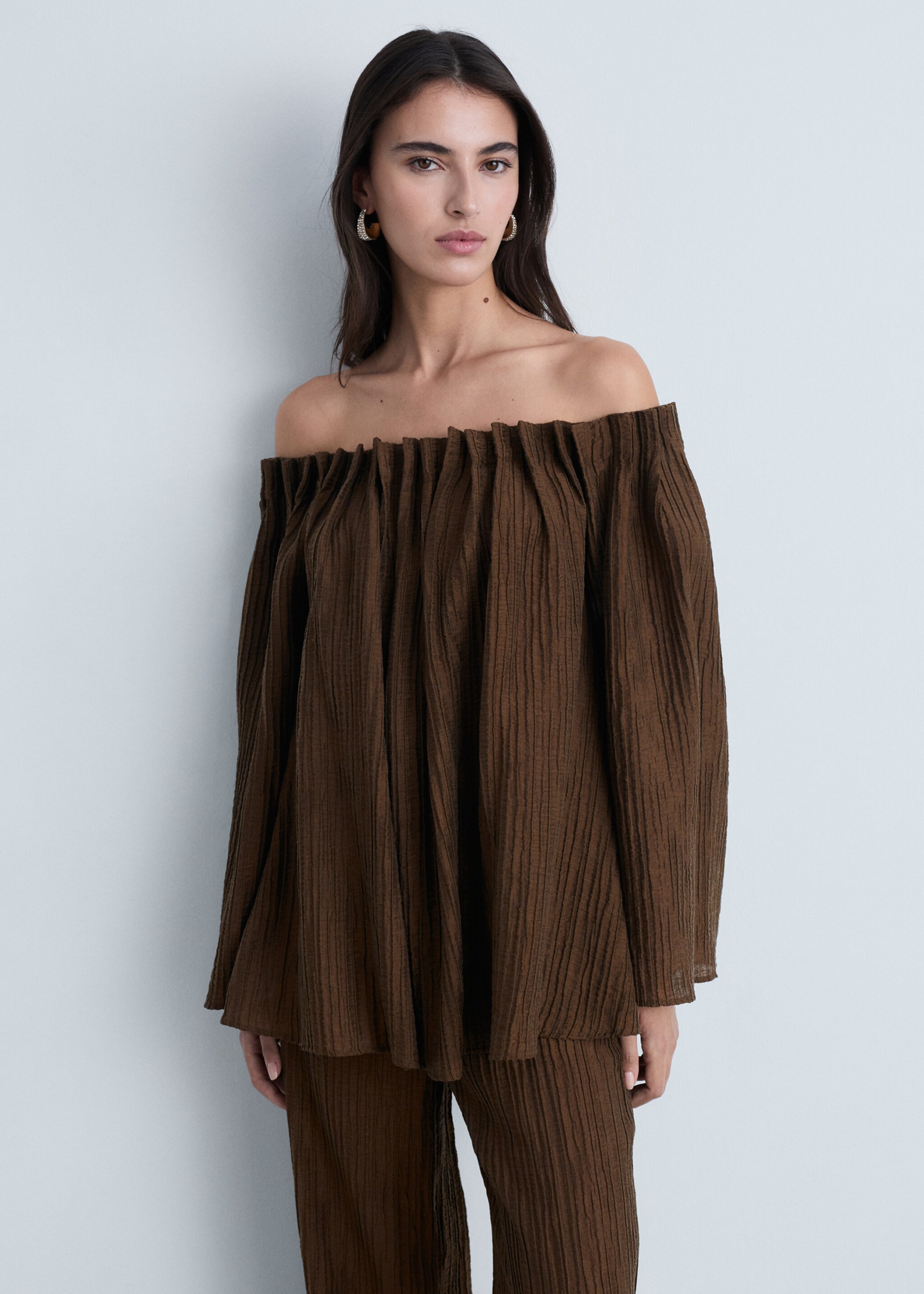 Textured gathered blouse - Medium plane, Coffee. Ref: 87074777-00.