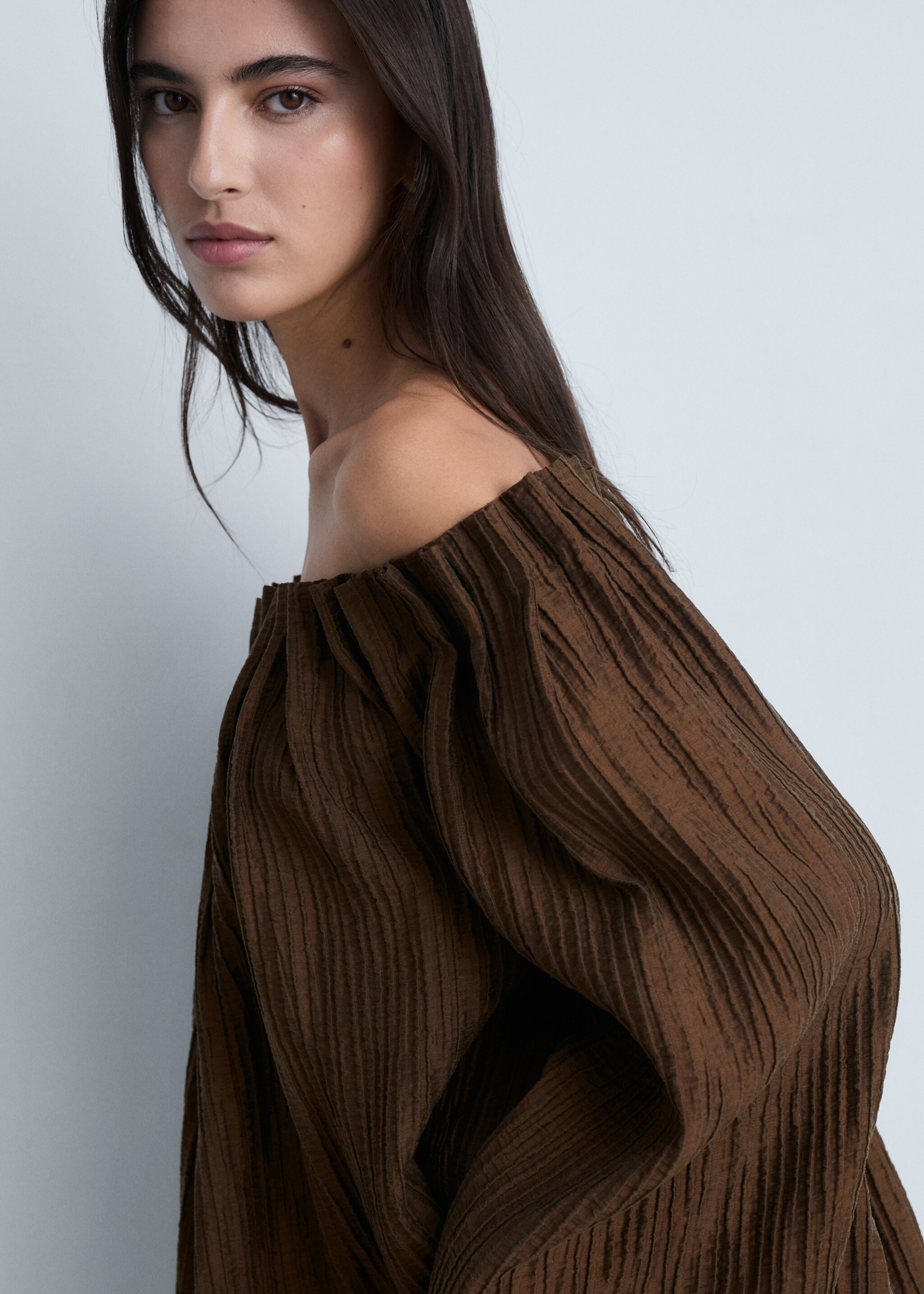 Textured gathered blouse - Details of the article 1, Coffee. Ref: 87074777-00.