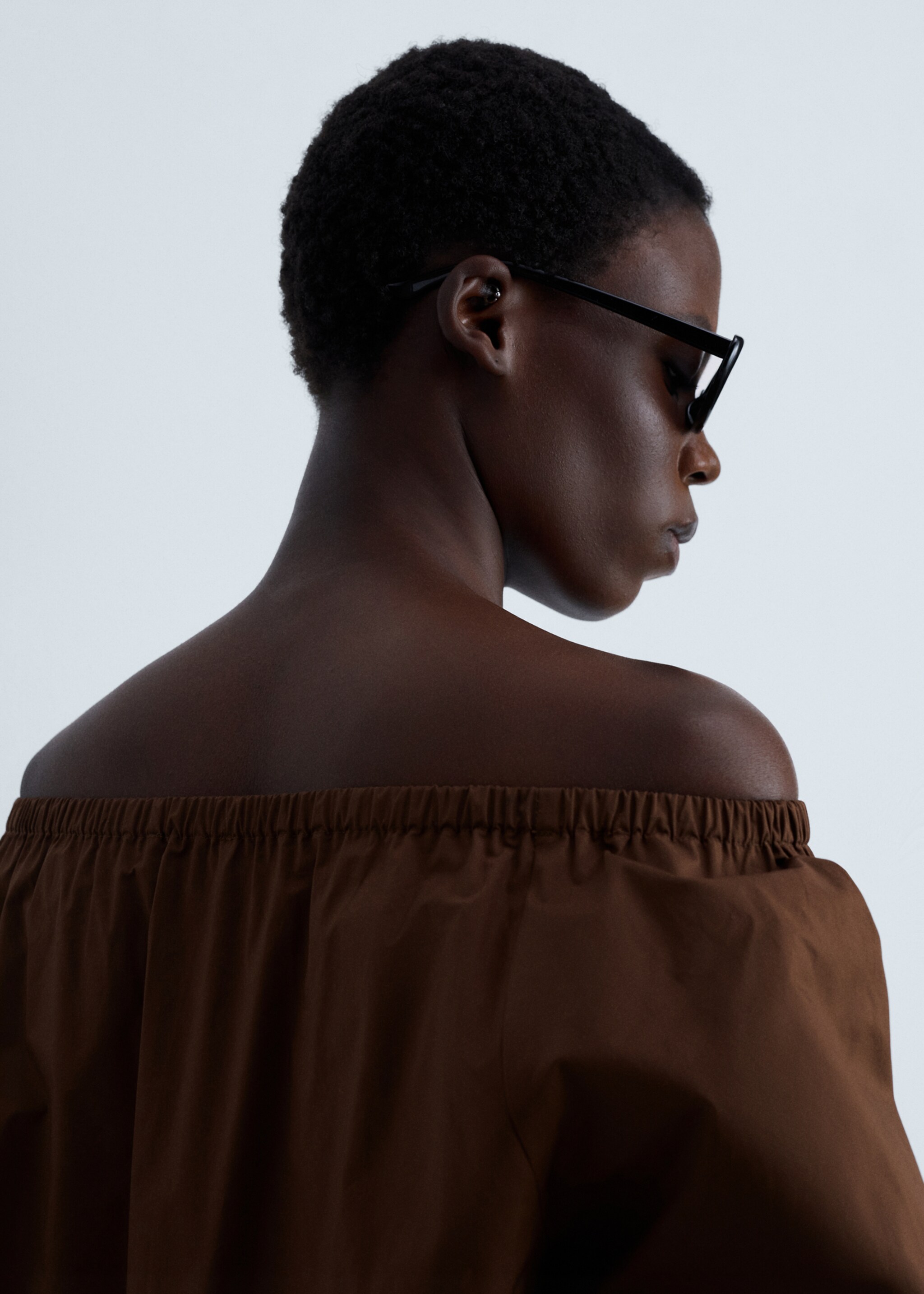 Brusa cotó coll frunzit - Detall de l'article 1, Marró. Ref: 87074783-00.