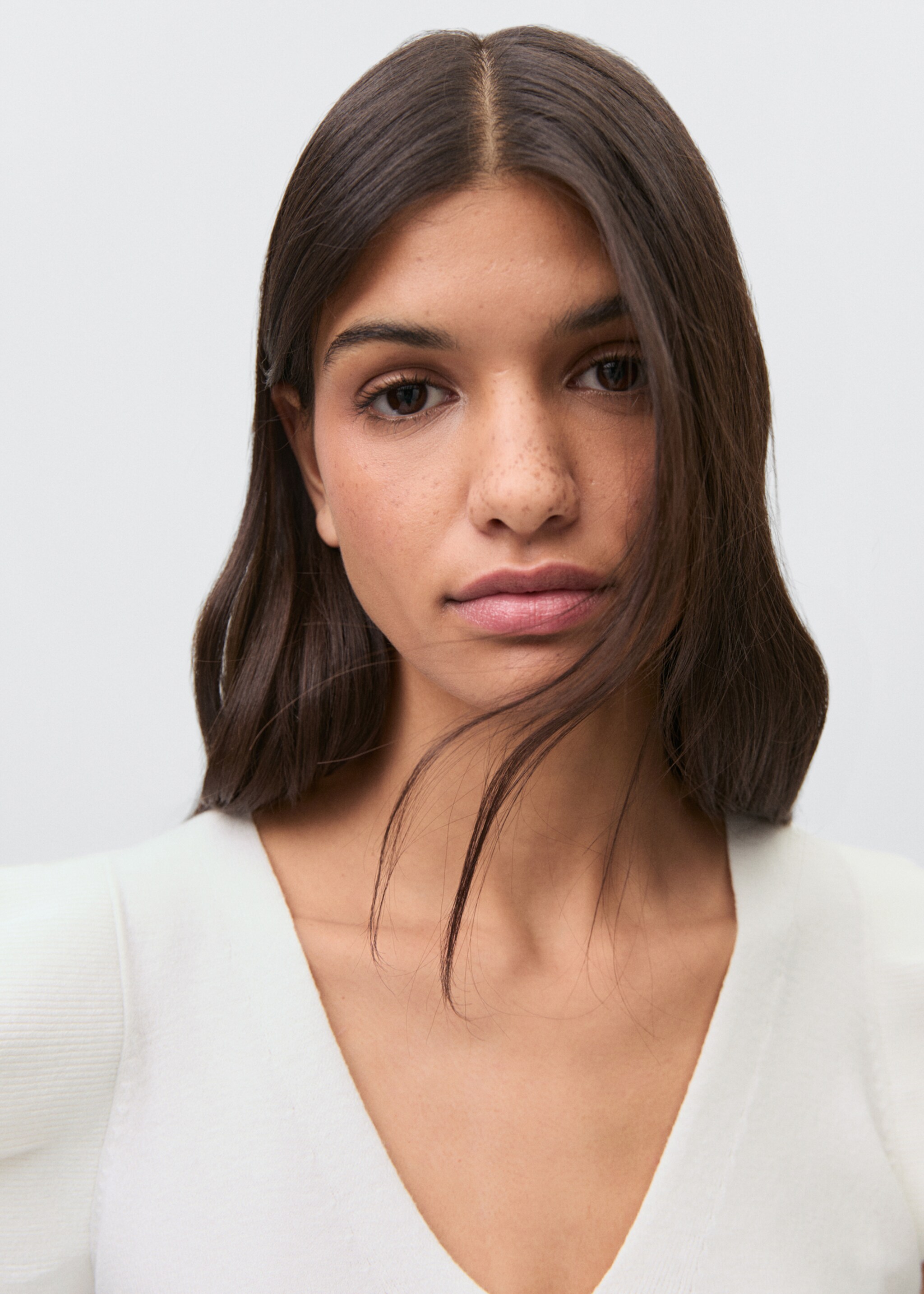 V-neck top - Details of the article 1, Off White. Ref: 87074785-00.