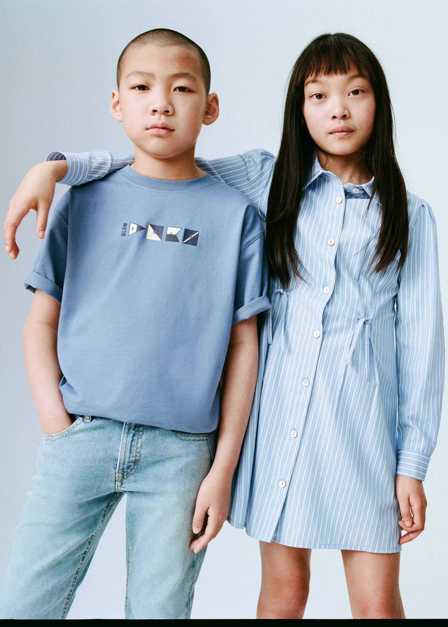 Gestreepte overhemdjurk - Detail van het artikel 6