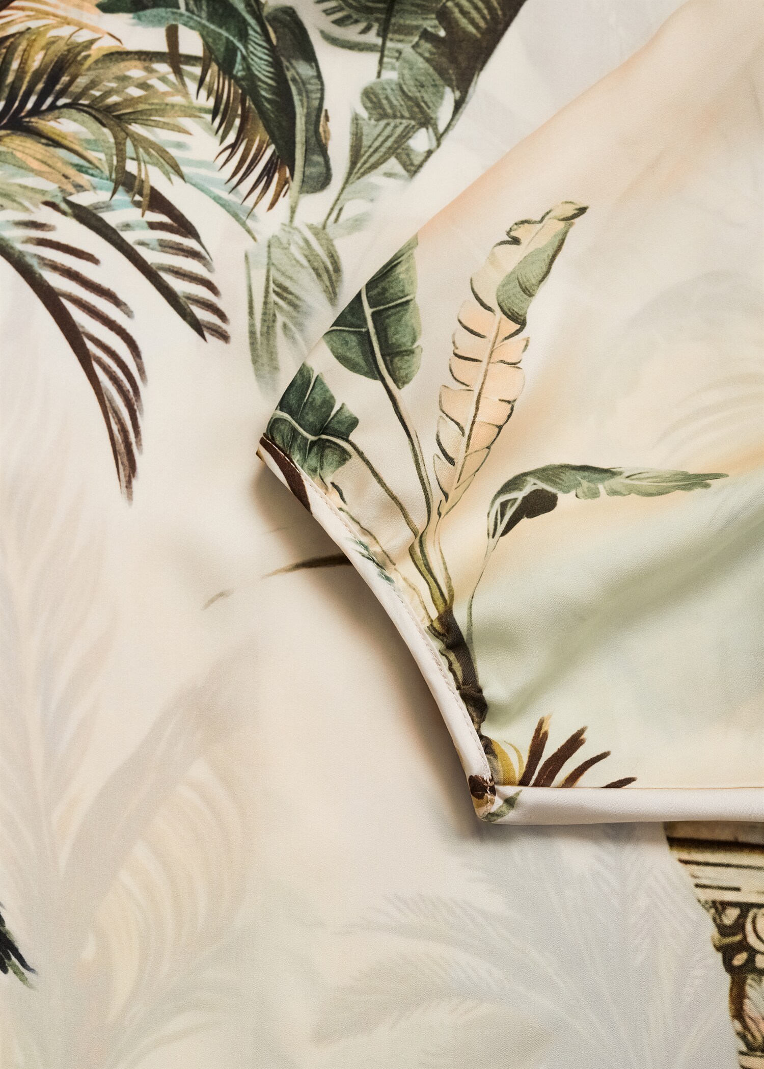 Draped cape with tropical print - Details of the article 0