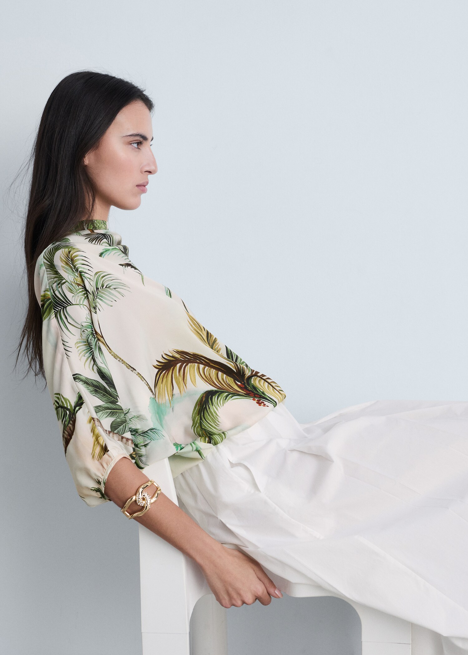 Draped cape with tropical print - Details of the article 2