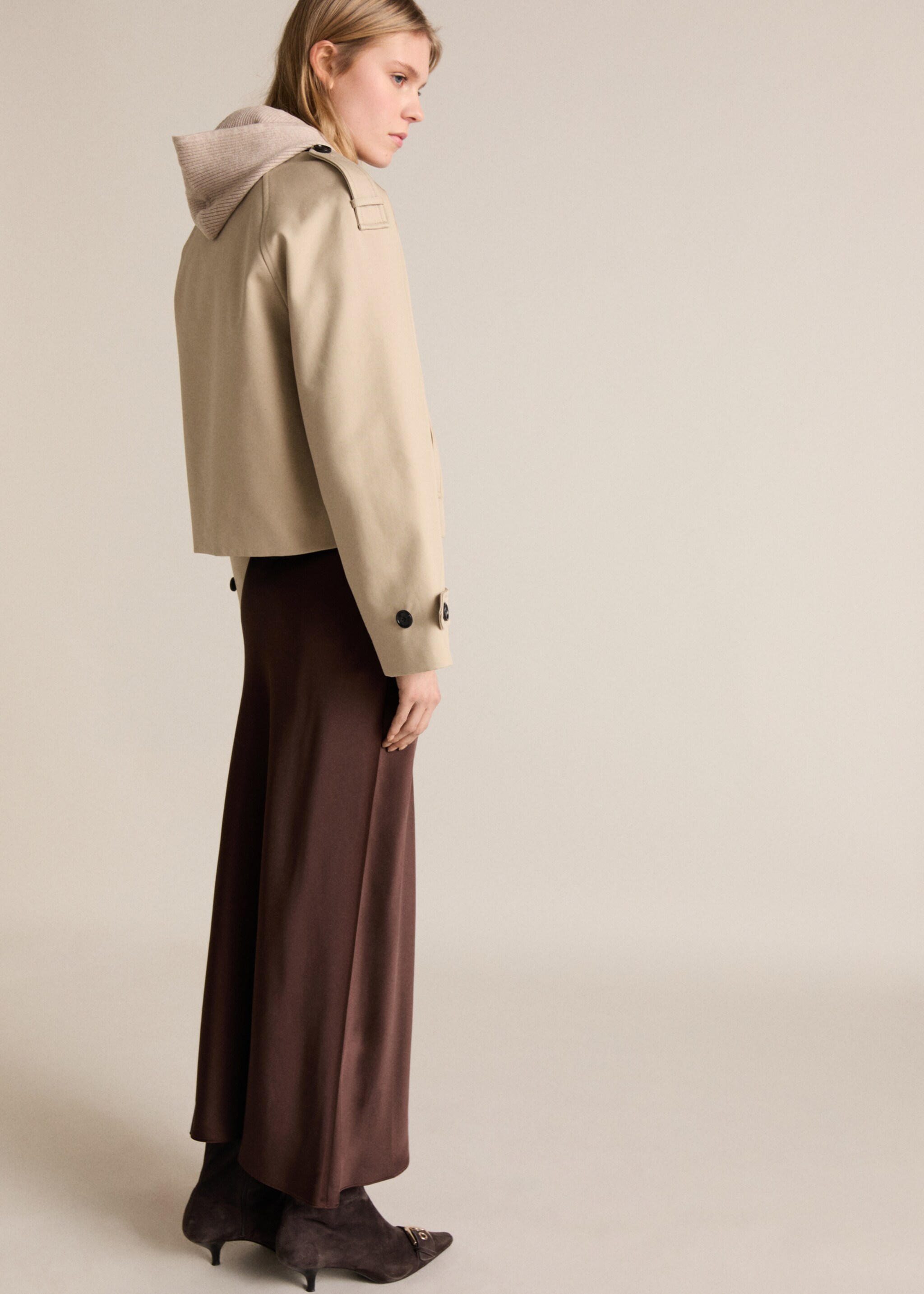 Trench crop algodón doble botonadura - Reverso del artículo, Marrón medio. Ref: 87074808-00.