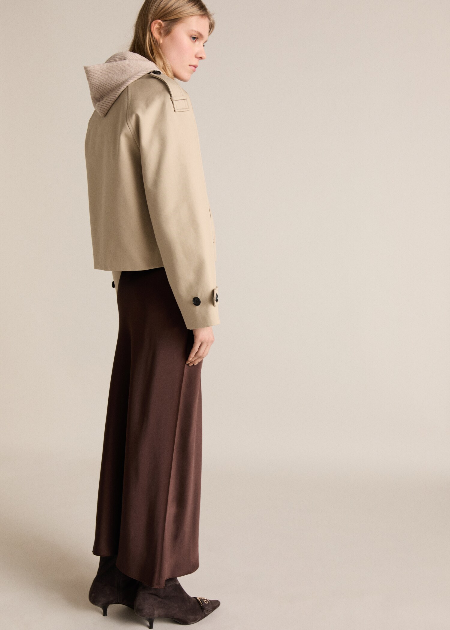 Trench crop algodón doble botonadura - Reverso del artículo