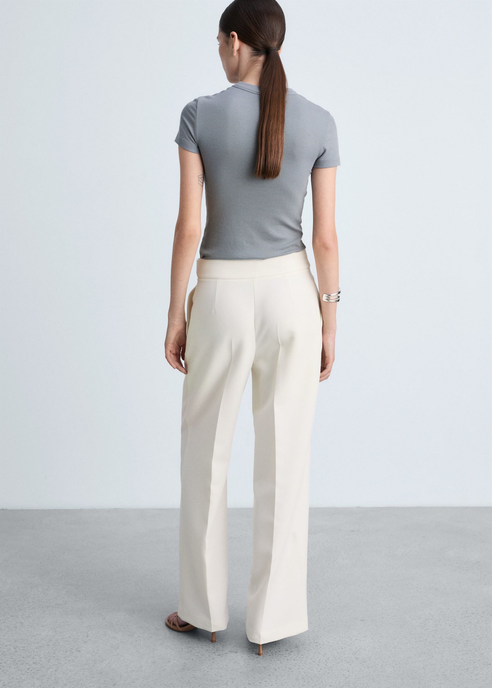 Belt straight-fit trousers - Reverse of the article, Ecru. Ref: 87074811-00.
