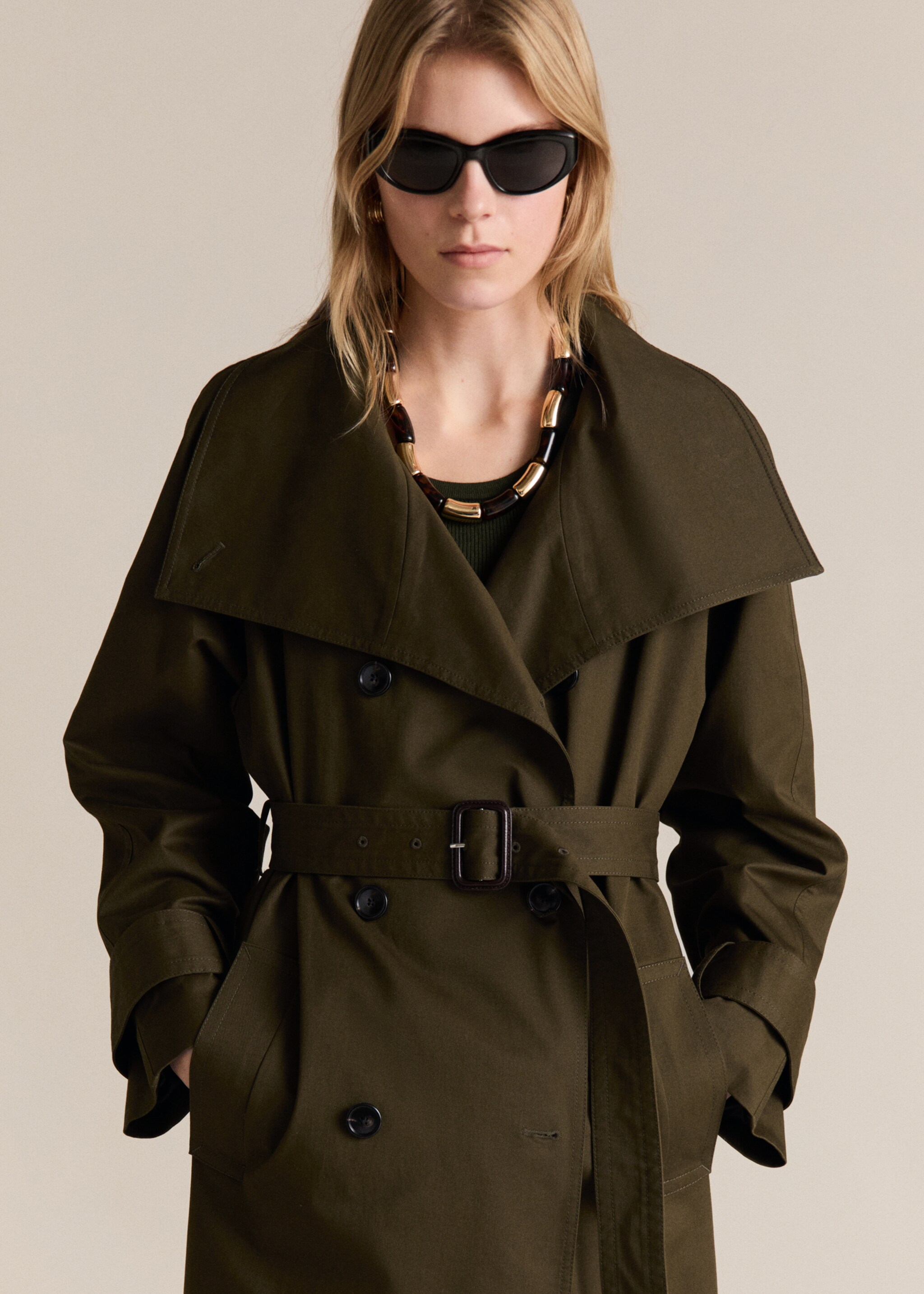 Long double-breasted trench coat - Medium plane, Khaki. Ref: 87075142-00.