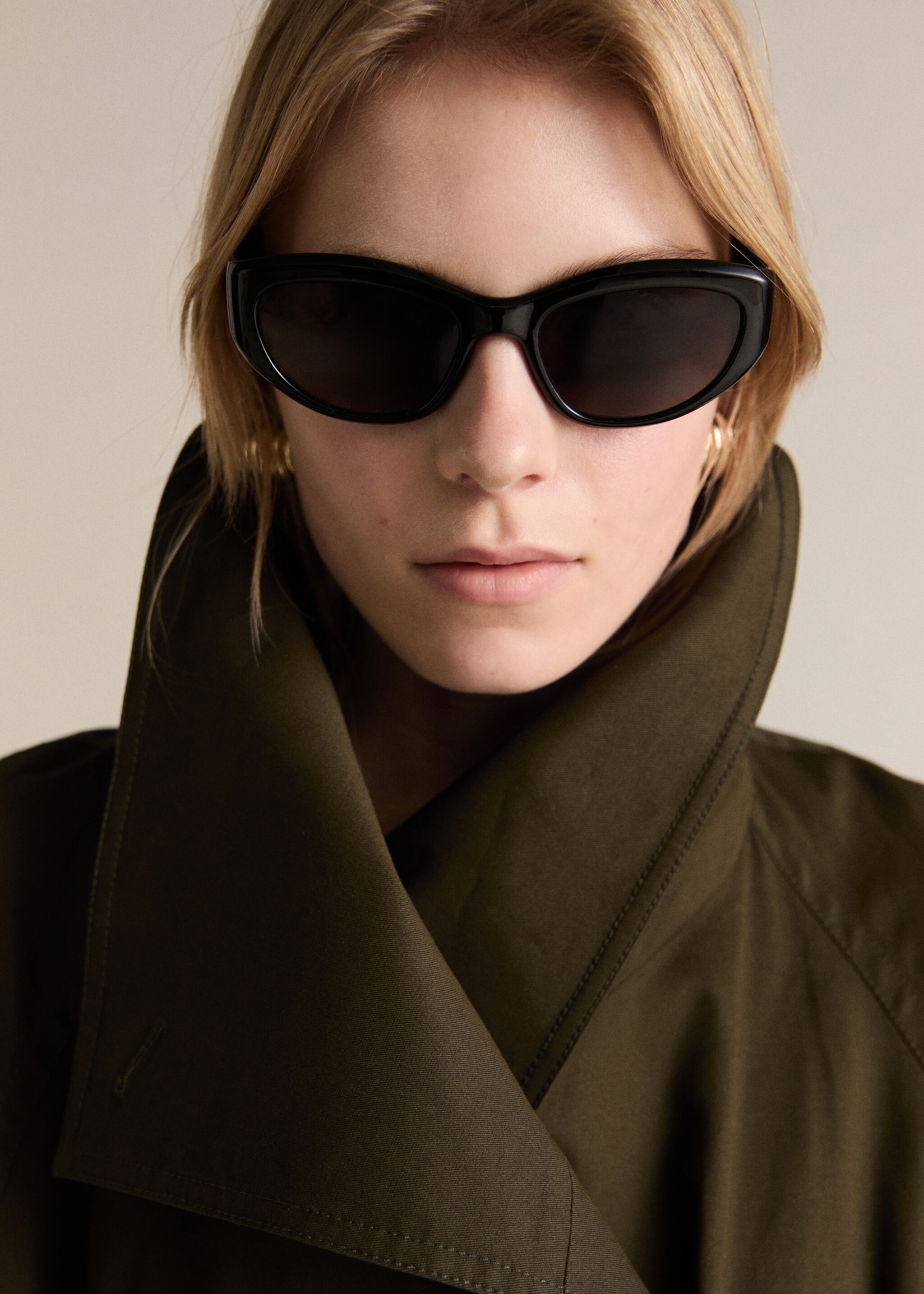 Long double-breasted trench coat - Details of the article 1, Khaki. Ref: 87075142-00.