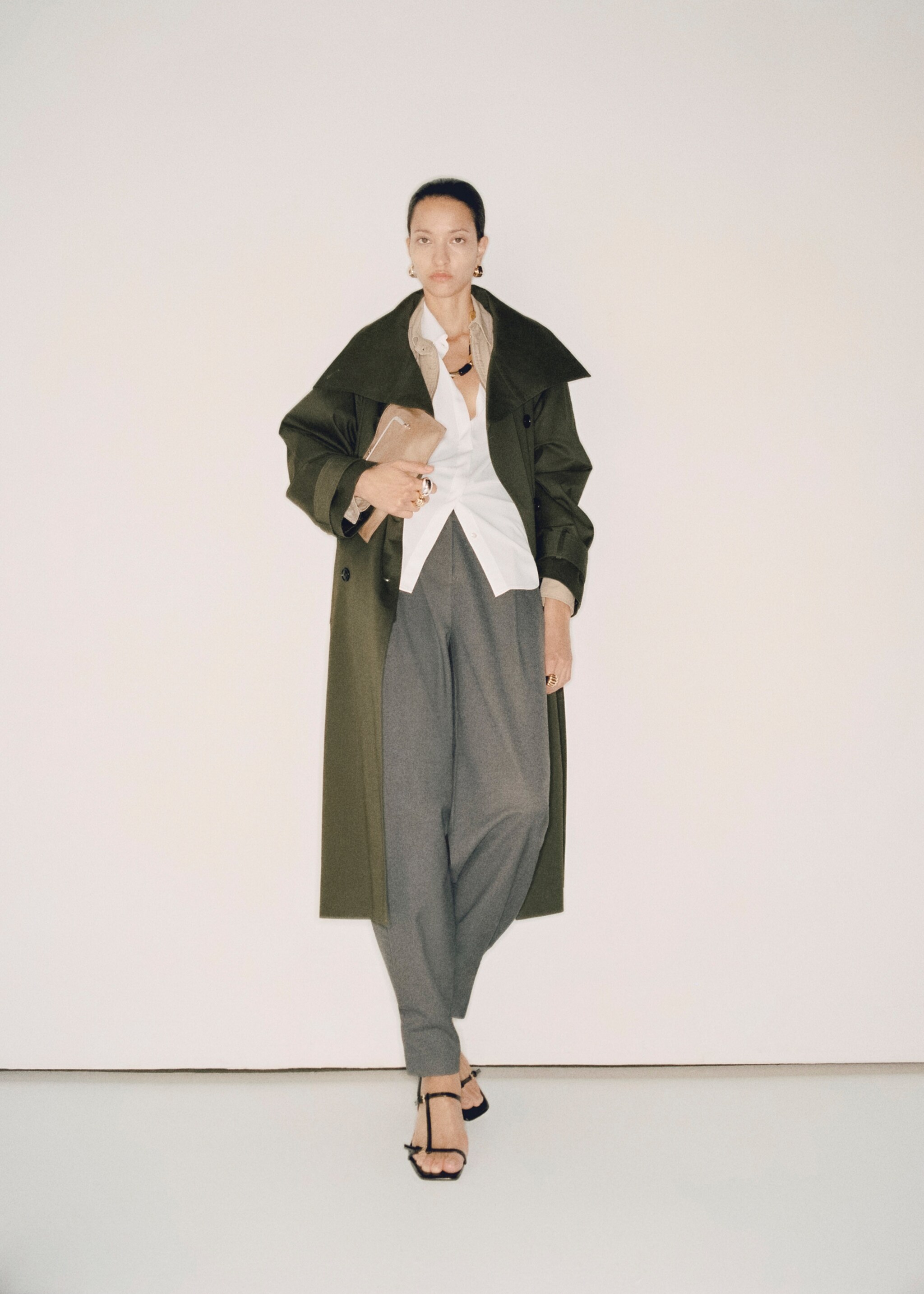 Long double-breasted trench coat - Details of the article 6, Khaki. Ref: 87075142-00.