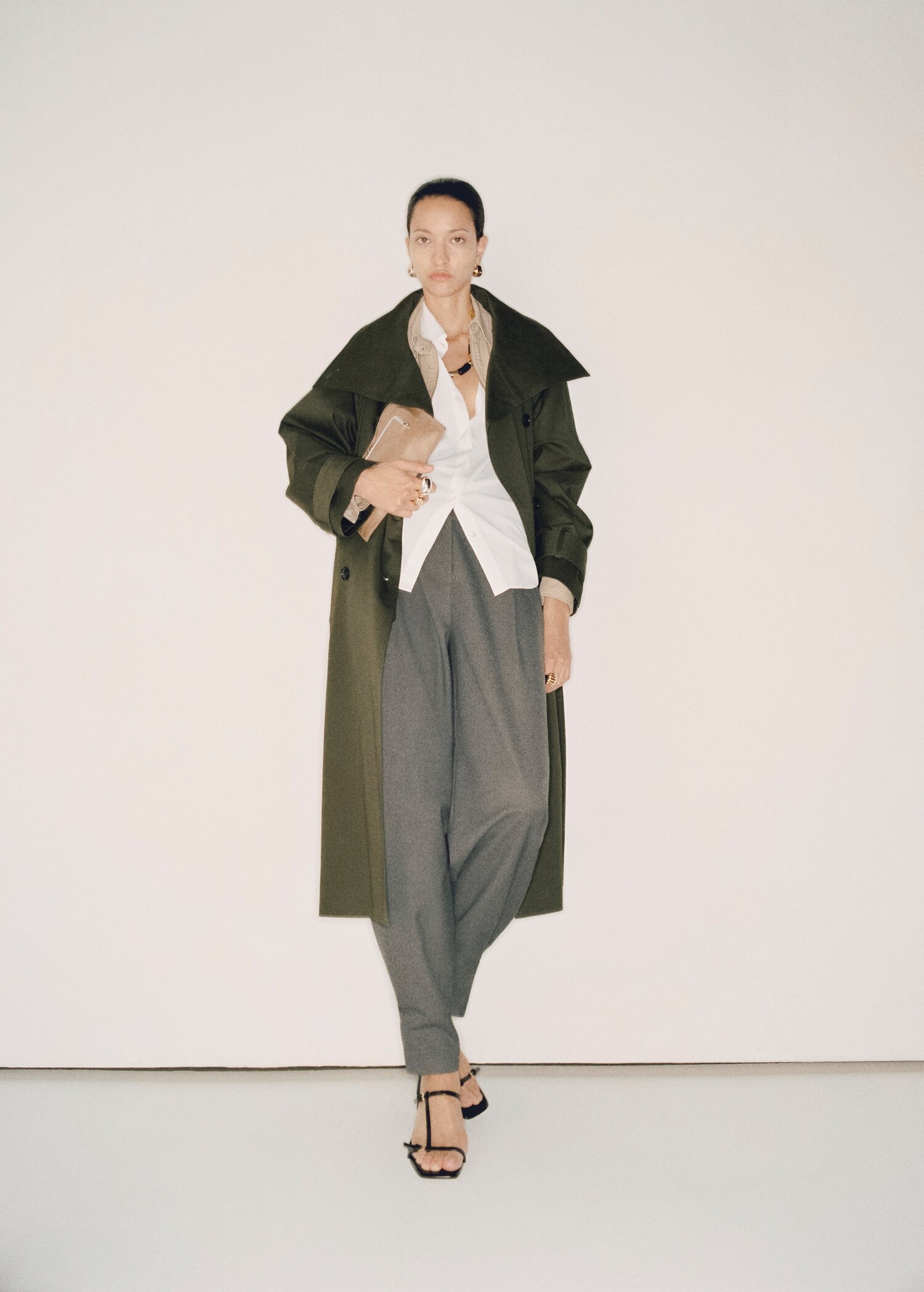 Long double-breasted trench coat - Details of the article 6