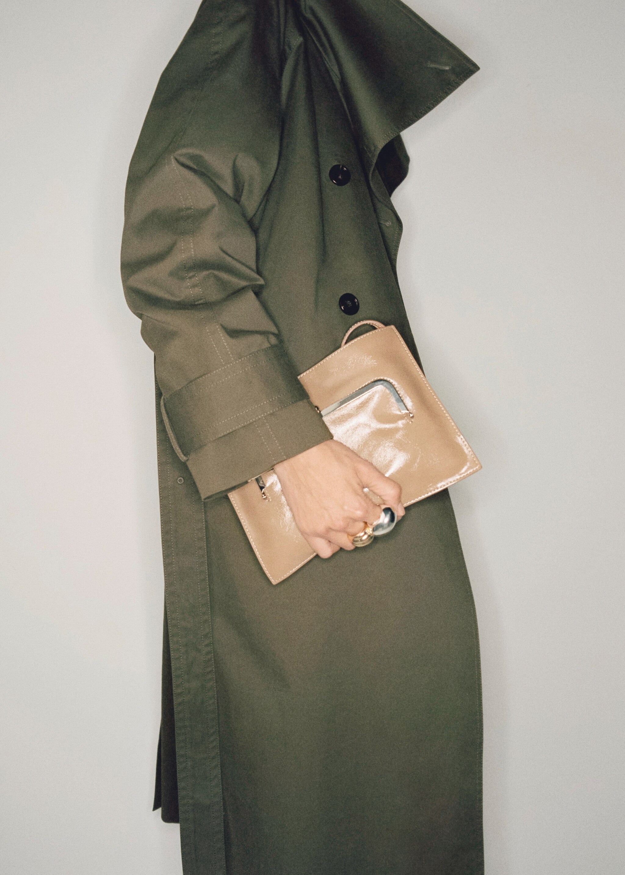 Long double-breasted trench coat - Details of the article 7, Khaki. Ref: 87075142-00.