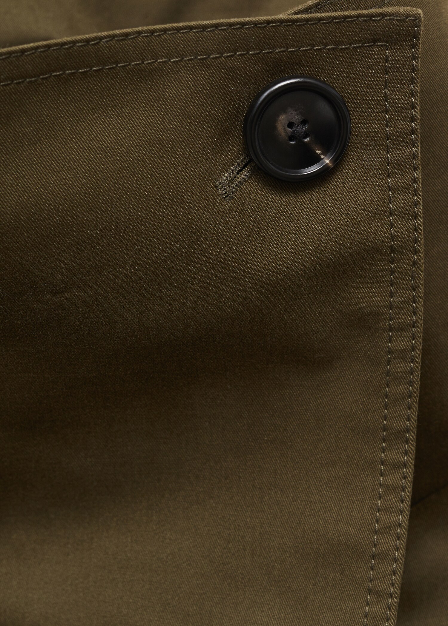 Long double-breasted trench coat - Details of the article 8