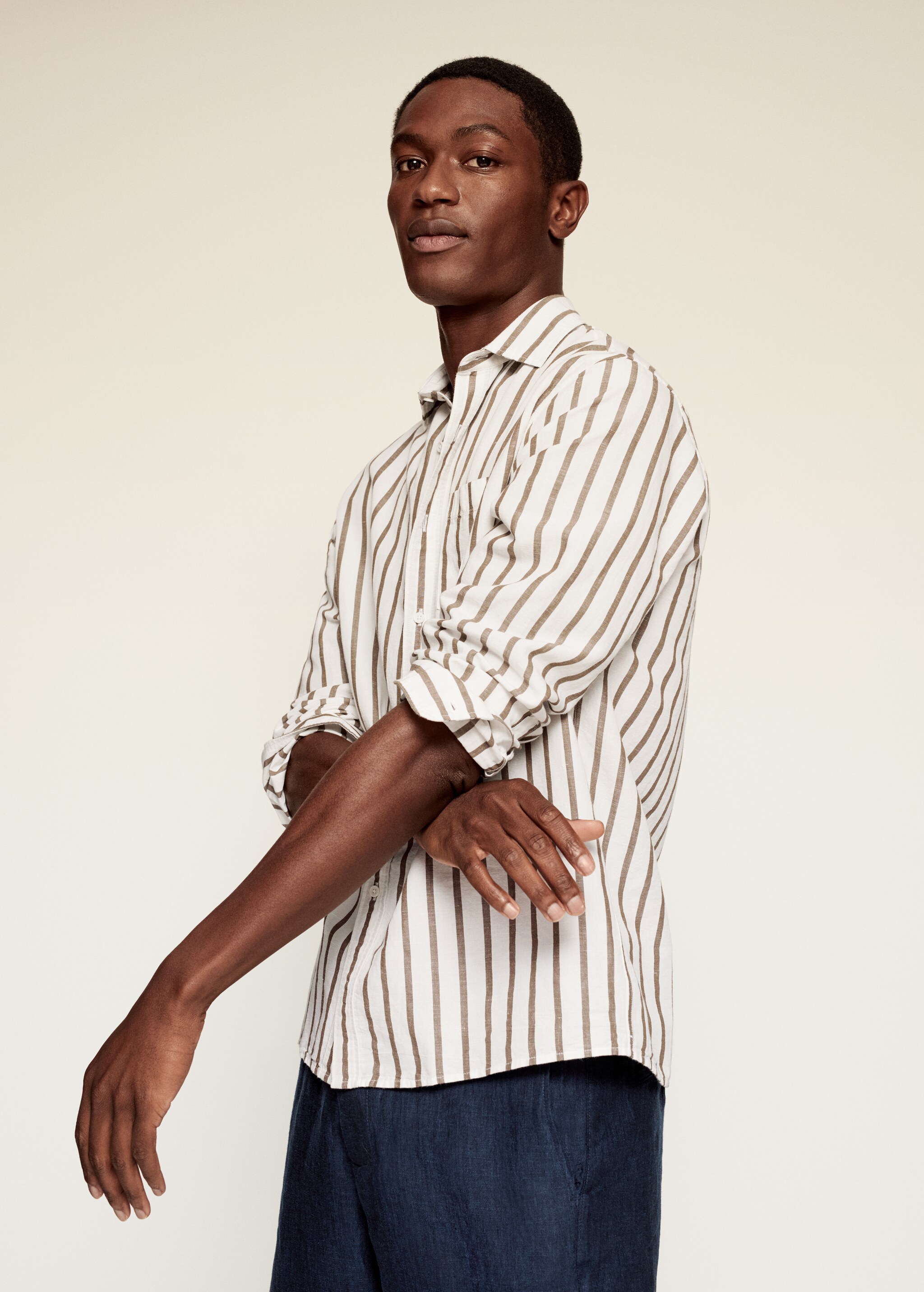 Camisa regular fit lino rayas  - Detalle del artículo 2