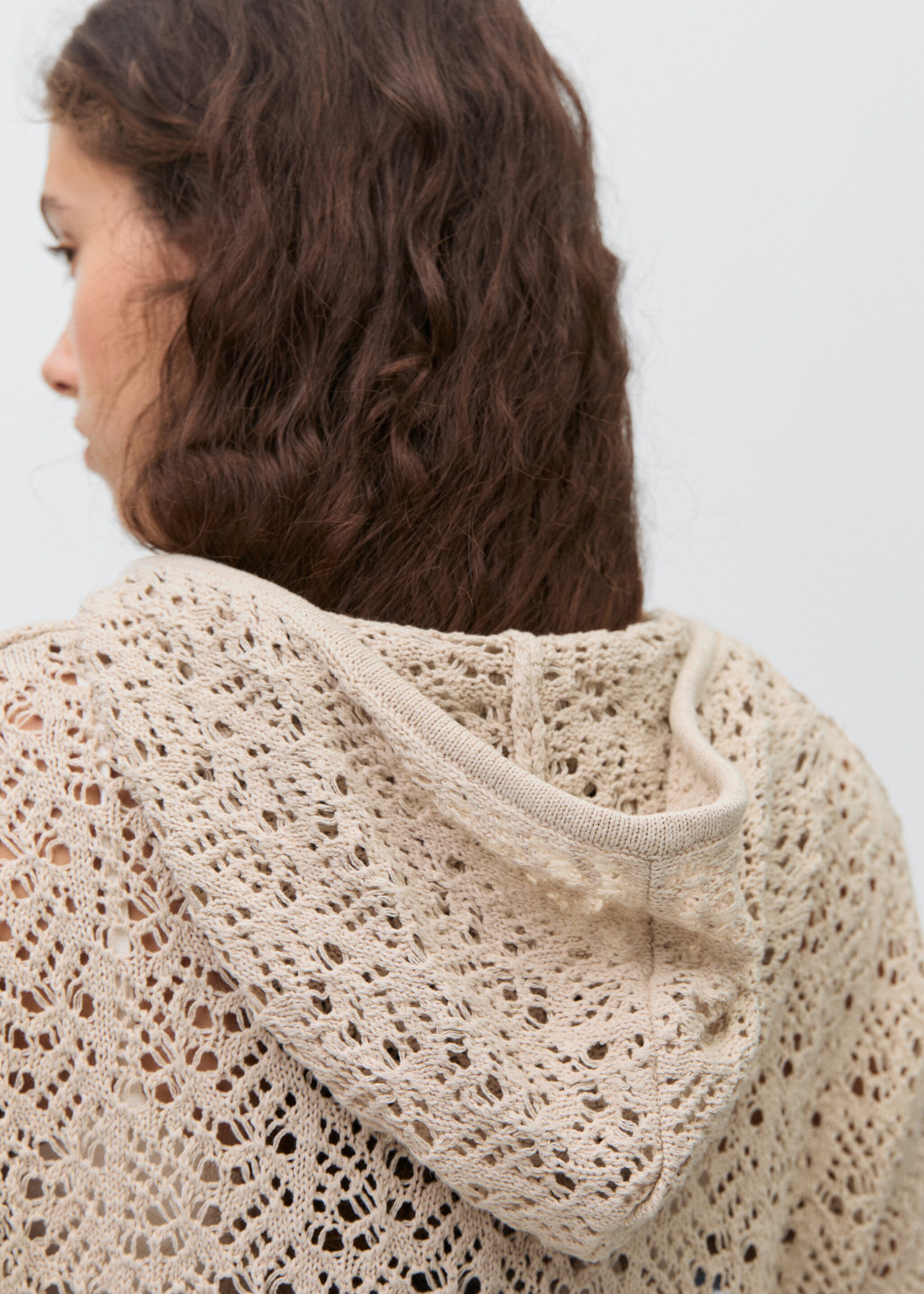 Pull ajouré à capuche - Détail de l'article 2, Sable. Ref: 87075728-00.