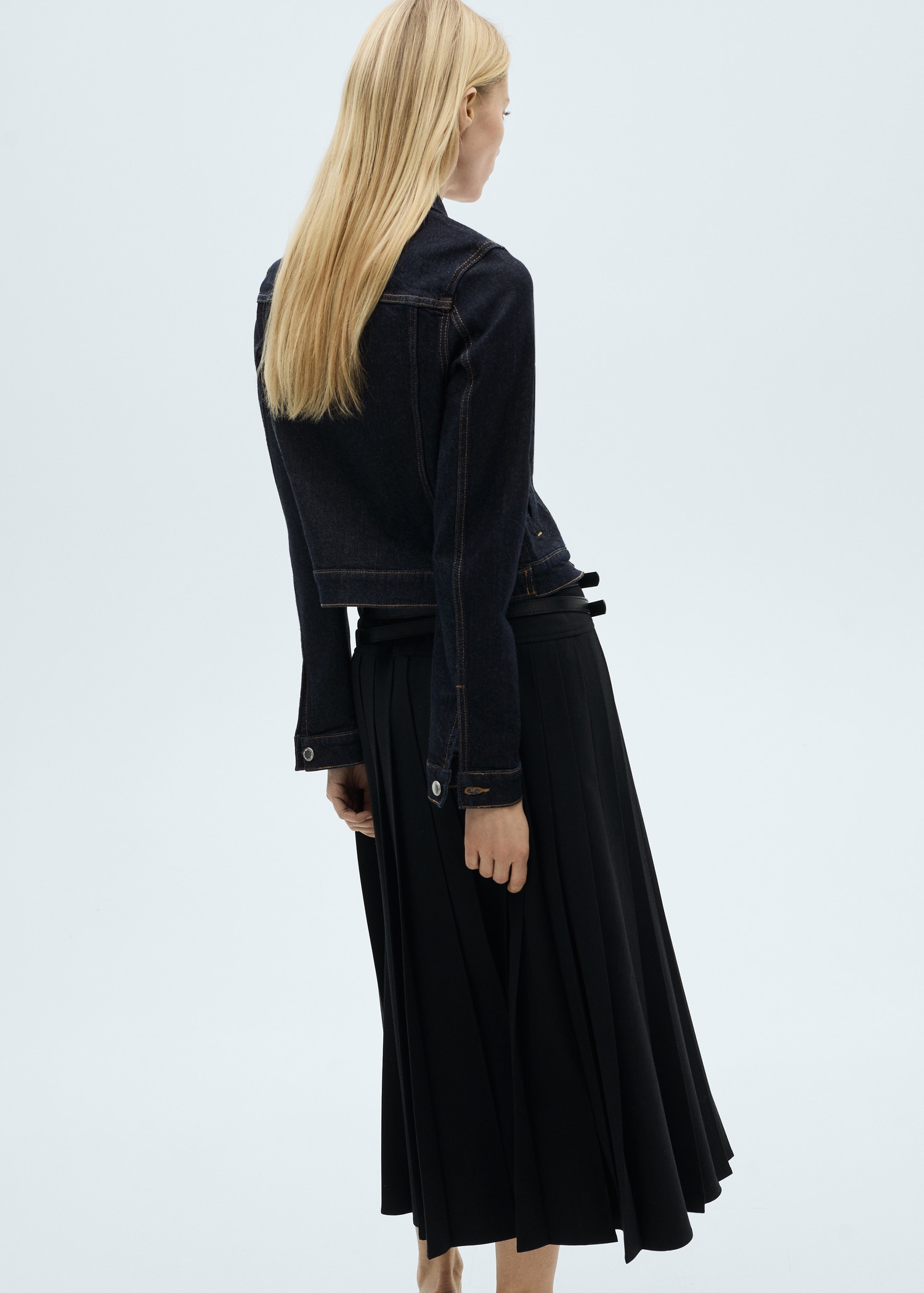 Denim jacket pockets - Reverse of the article