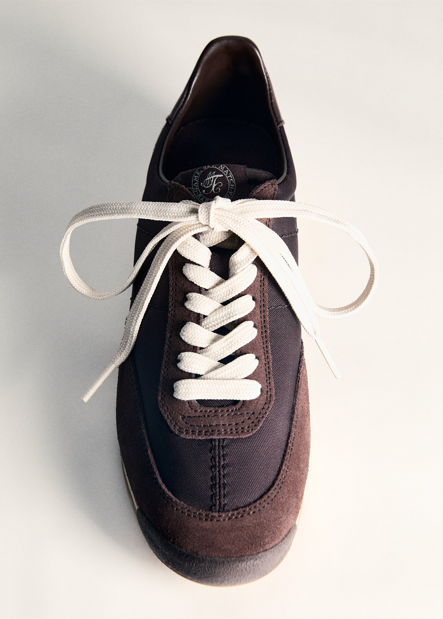 Trainers with contrasting stripe and suede panels - Details of the article 5