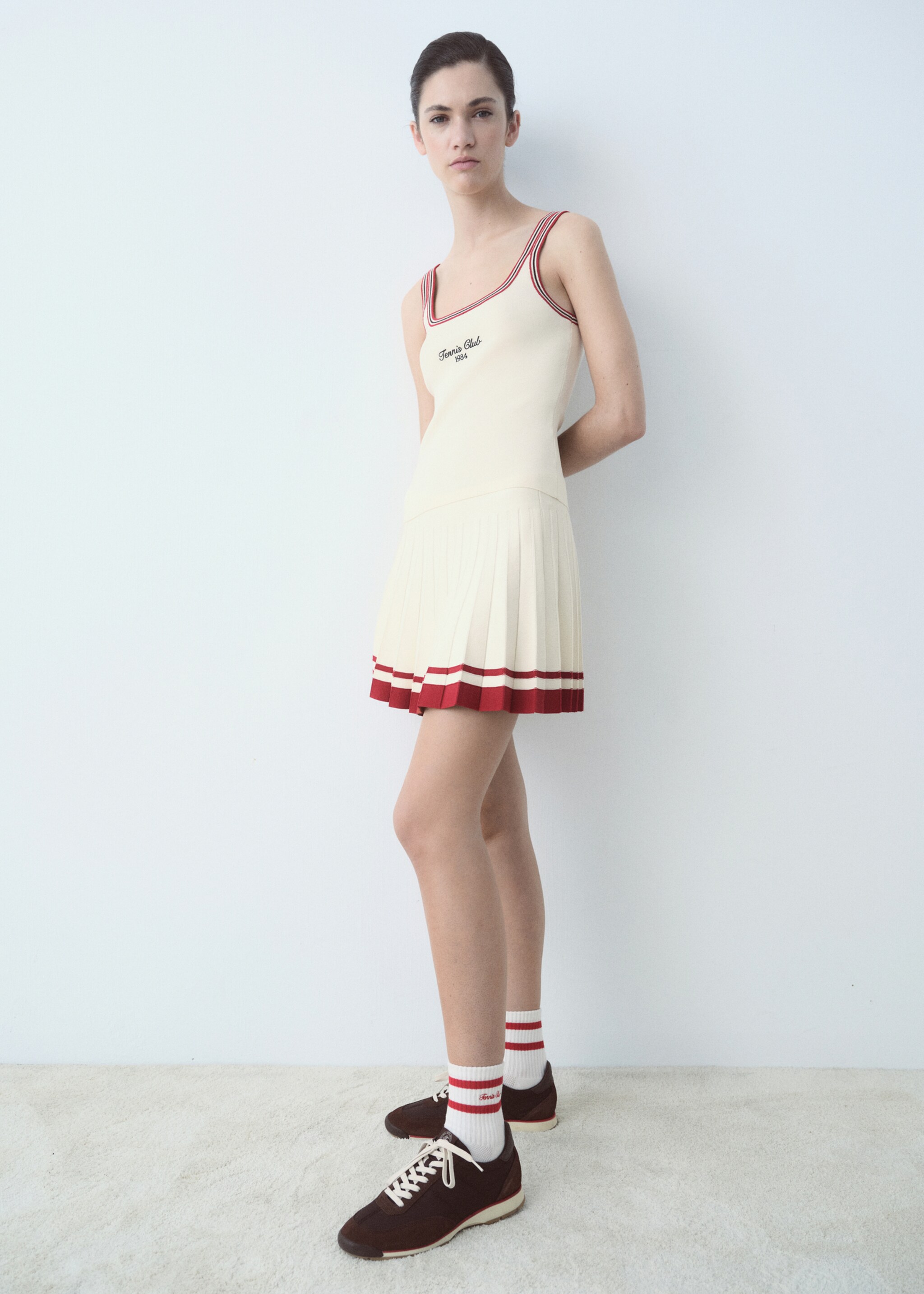 Trainers with contrasting stripe and suede panels - Details of the article 9, Chocolate. Ref: 87075761-00.