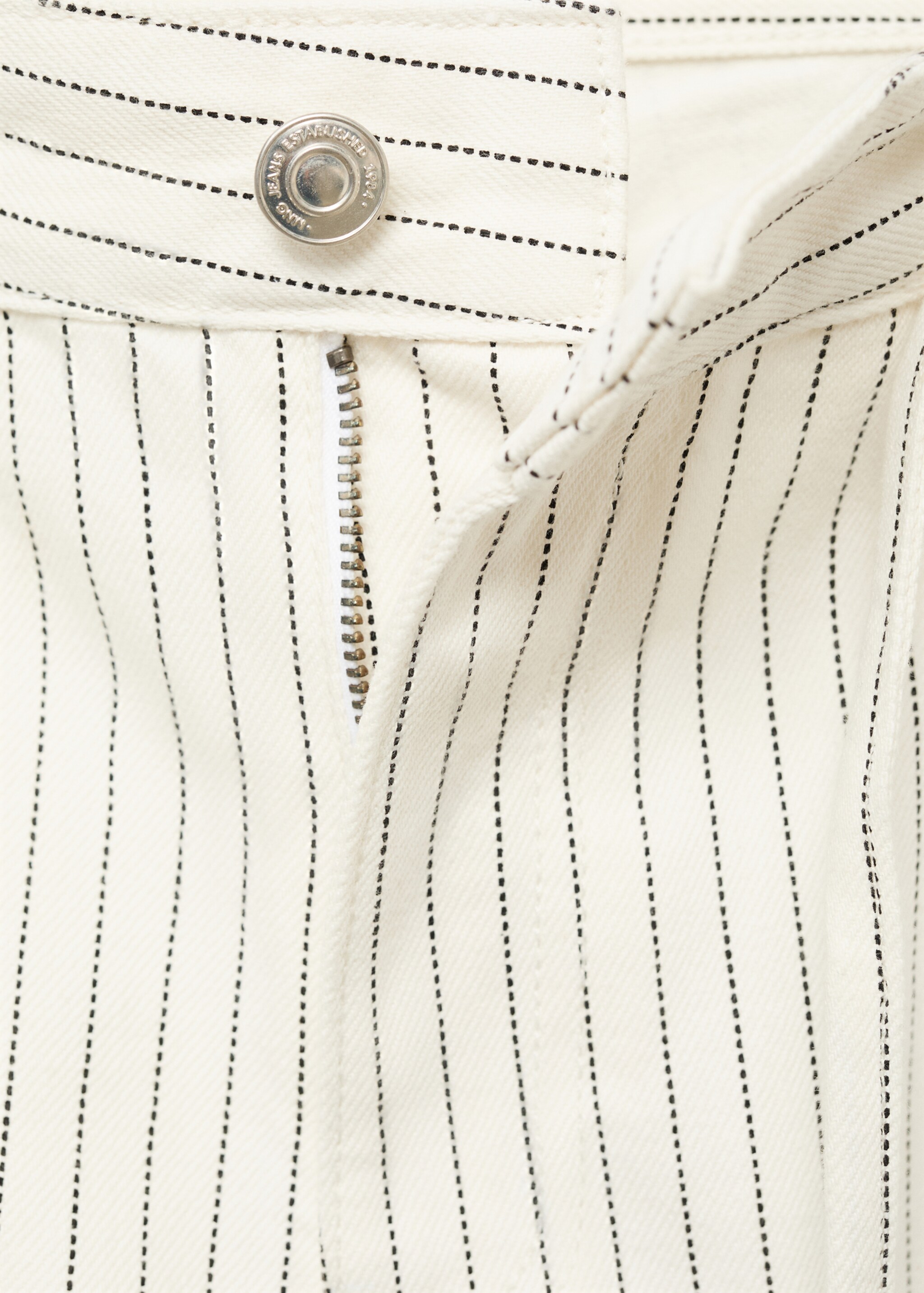 Gestreepte wideleg low-rise jeans met ceintuur - Detail van het artikel 8, Gebroken wit. Ref: 87075769-00.