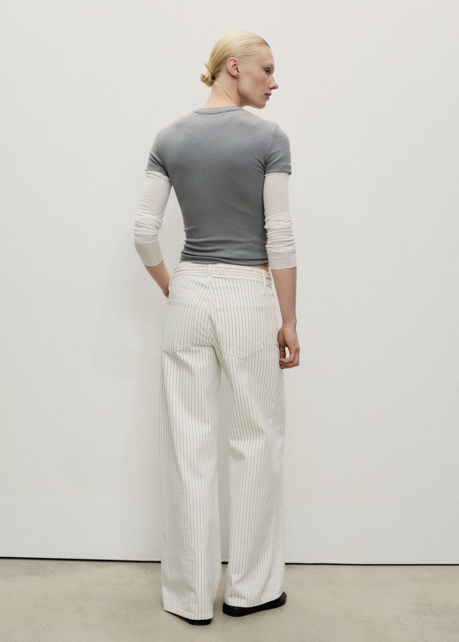 Wide leg jeans with stripes and belt - Reverse of the article